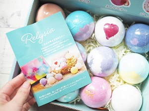 【出産内祝い・名入れ】色と香り溢れるバスボムギフトセット