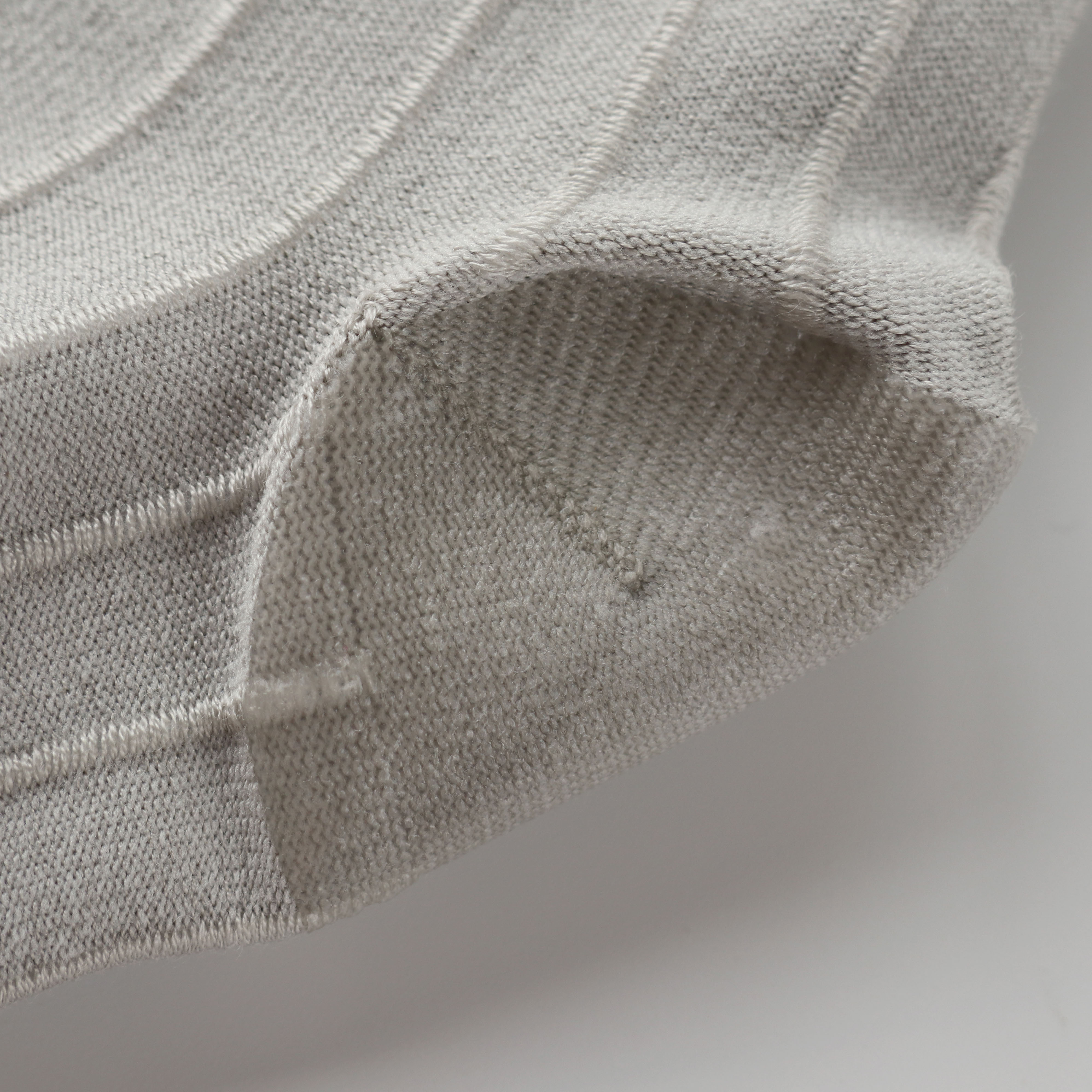 【履くだけで簡単足うら美人】かかとつるつるシルクサポーター