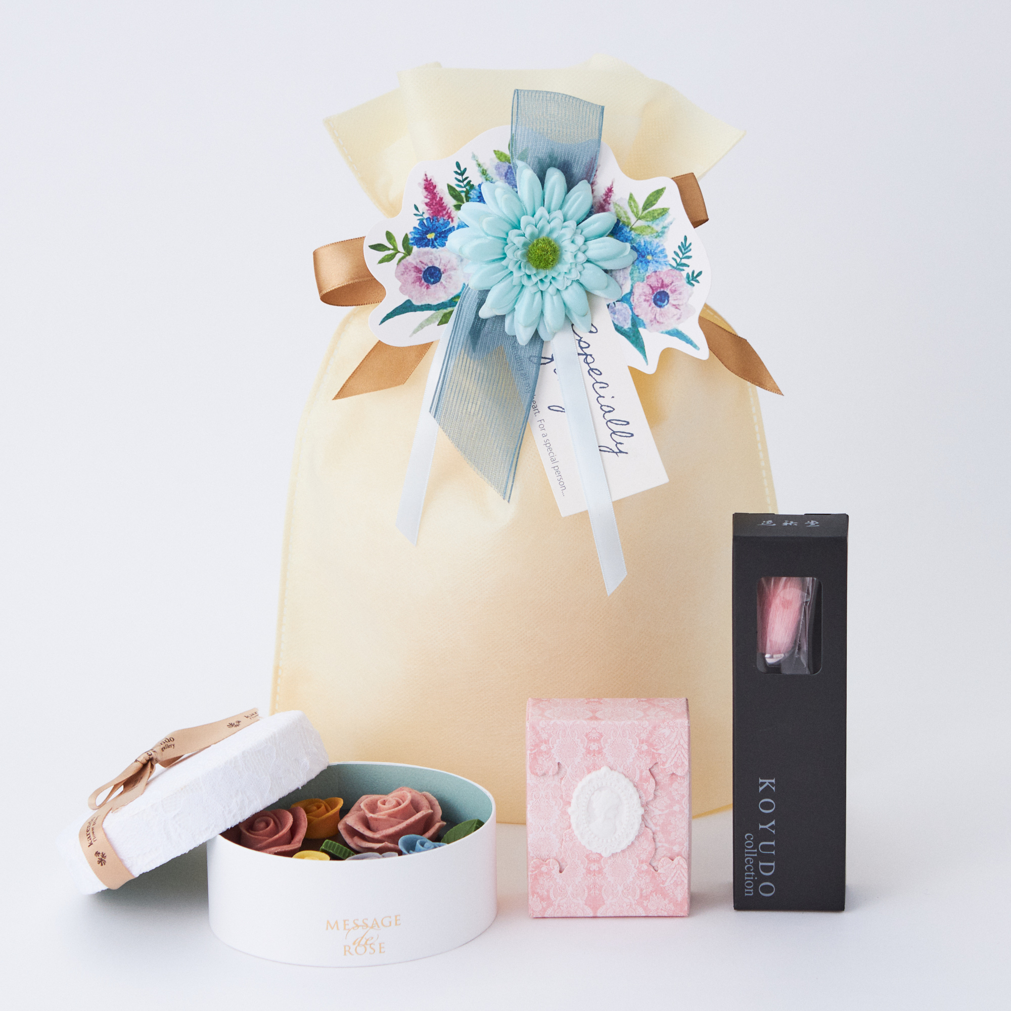 【ラッピング付き】心ときめく選べるチーク&ハート型メイクブラシとお花のチョコセット