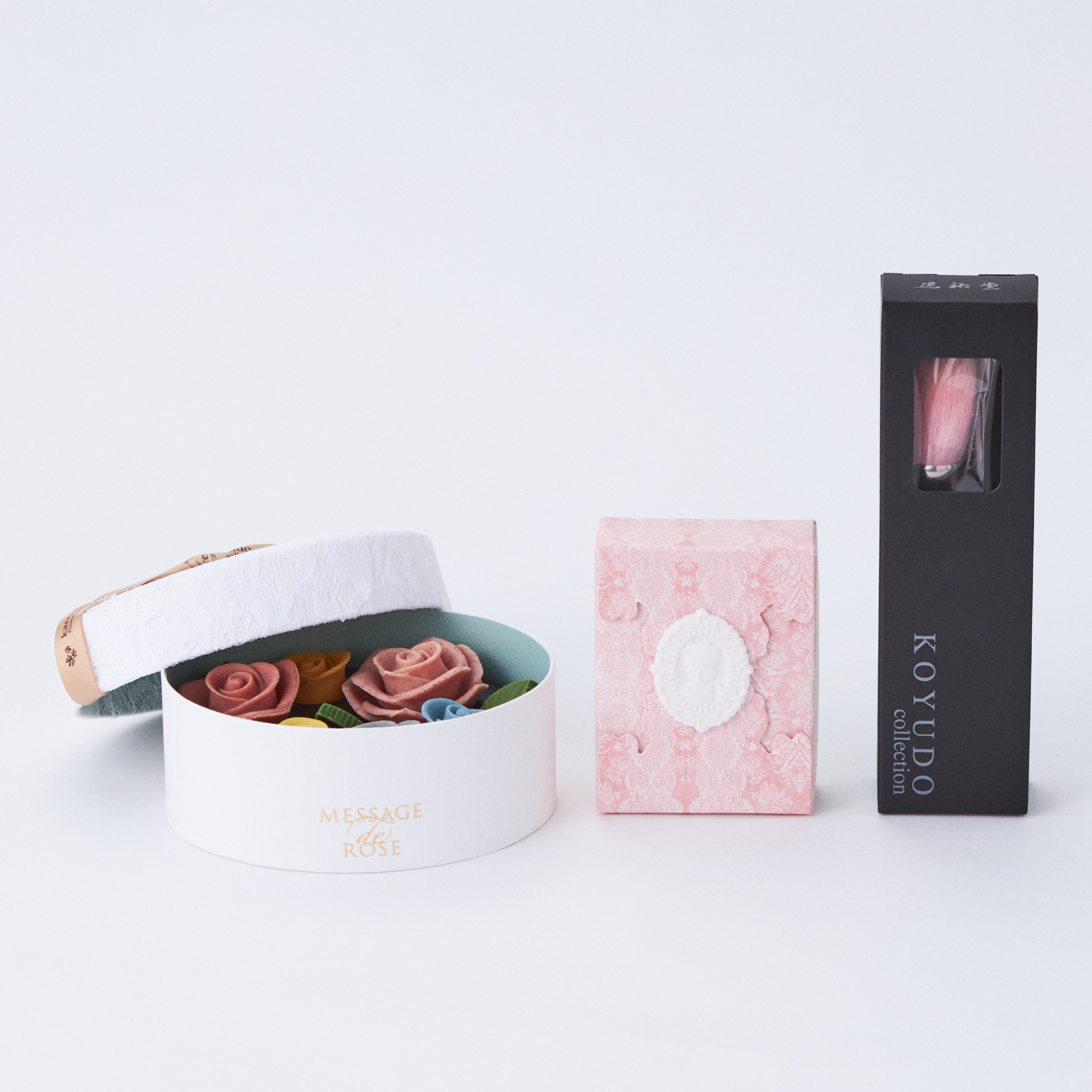 【ラッピング付き】心ときめく選べるチーク&ハート型メイクブラシとお花のチョコセット