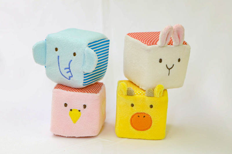【出産祝い】カタログギフト "Baby"とふわふわアニマルブロックセット