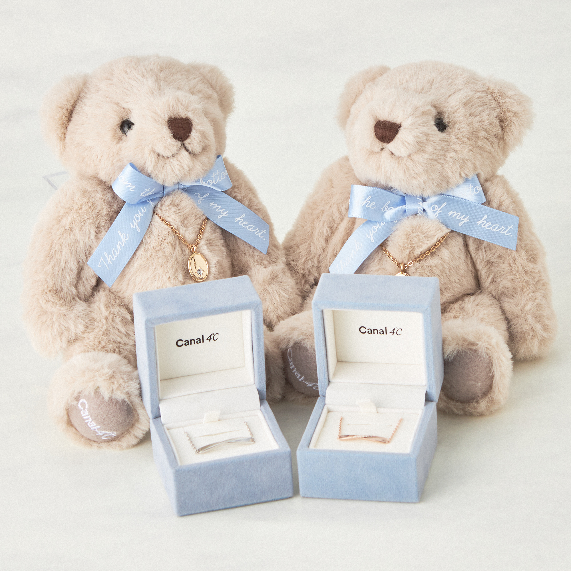 【ペアデザイン】ふたり寄りそうテディベア&バーラインブレスレットセット