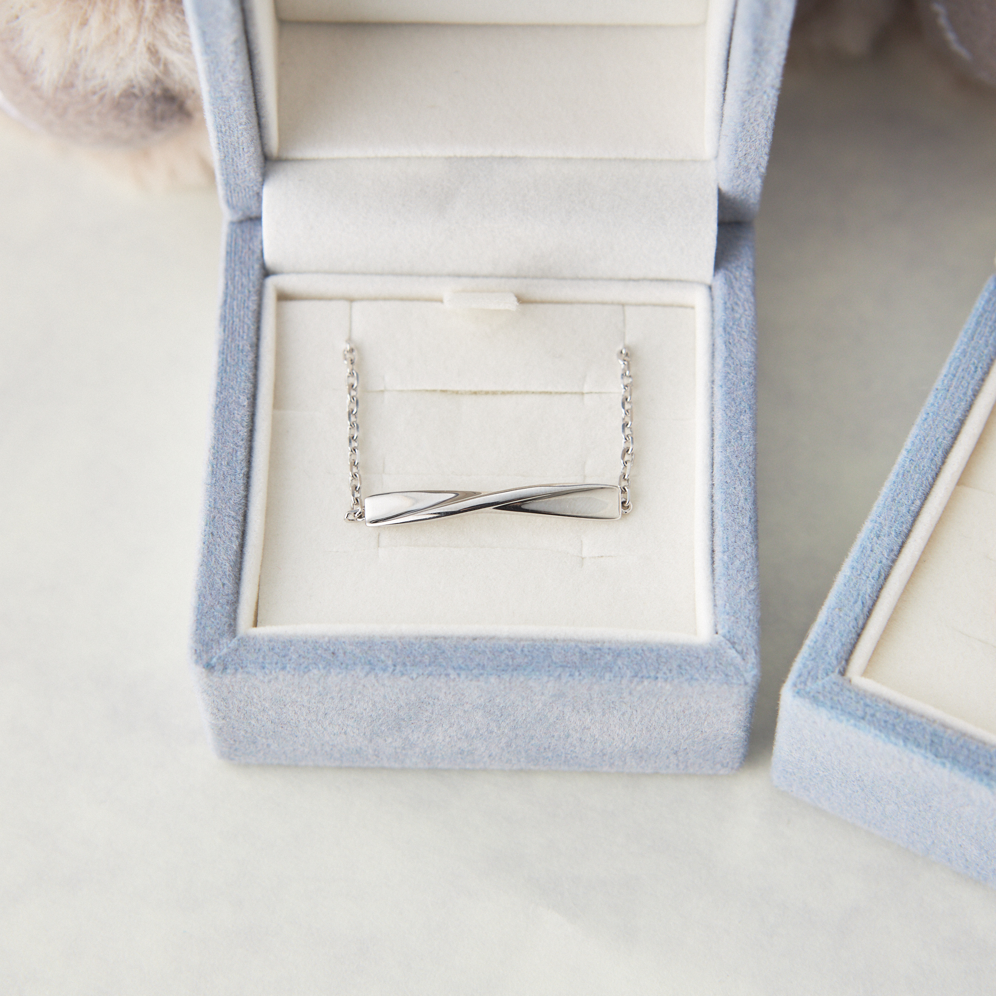 【ペアデザイン】ふたり寄りそうテディベア&バーラインブレスレットセット