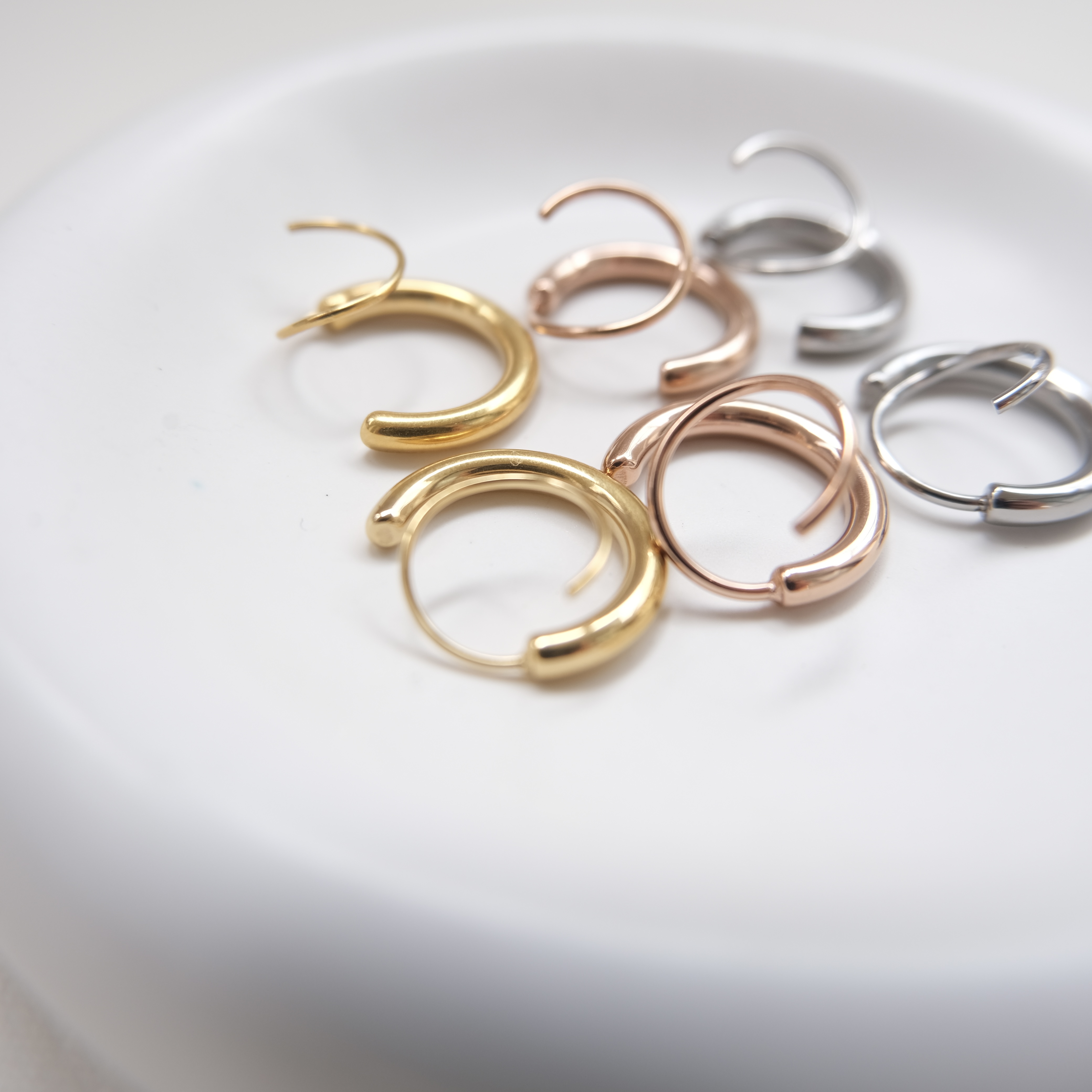 ステンレスシンプルねじりピアス