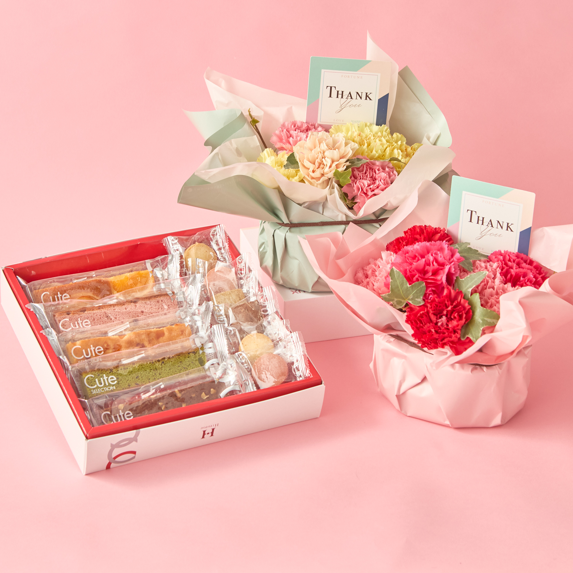 【母の日限定カーネーション/日比谷花壇】華やかなアレンジメントと選べるスイーツセット