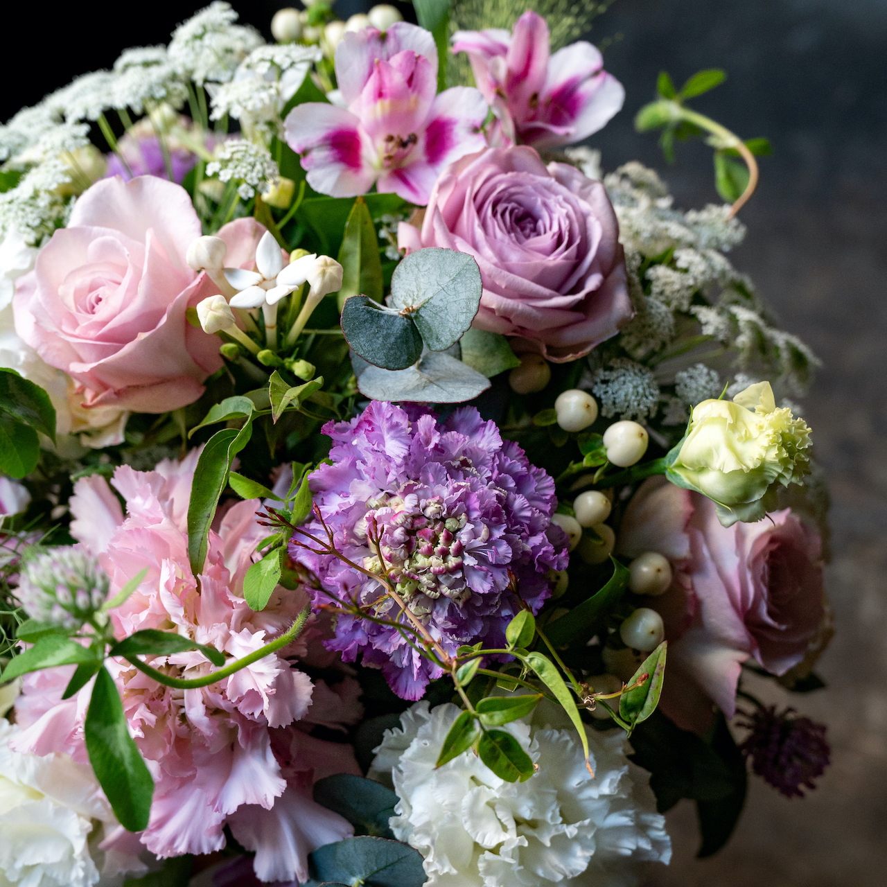 【母の日ギフト2024】Mother's Day Arrangement -ELEGANT-