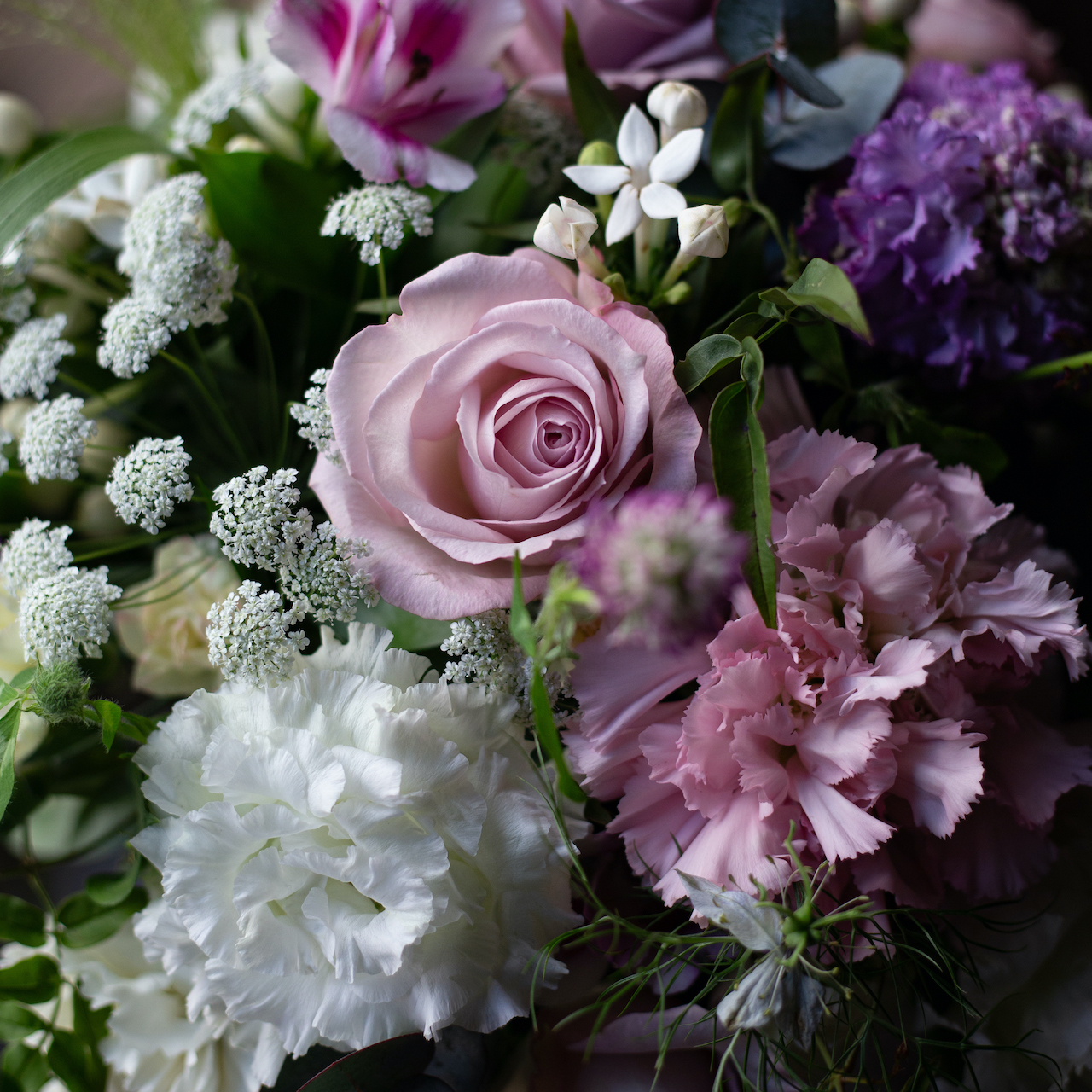 【母の日ギフト2024】Mother's Day Arrangement -ELEGANT-