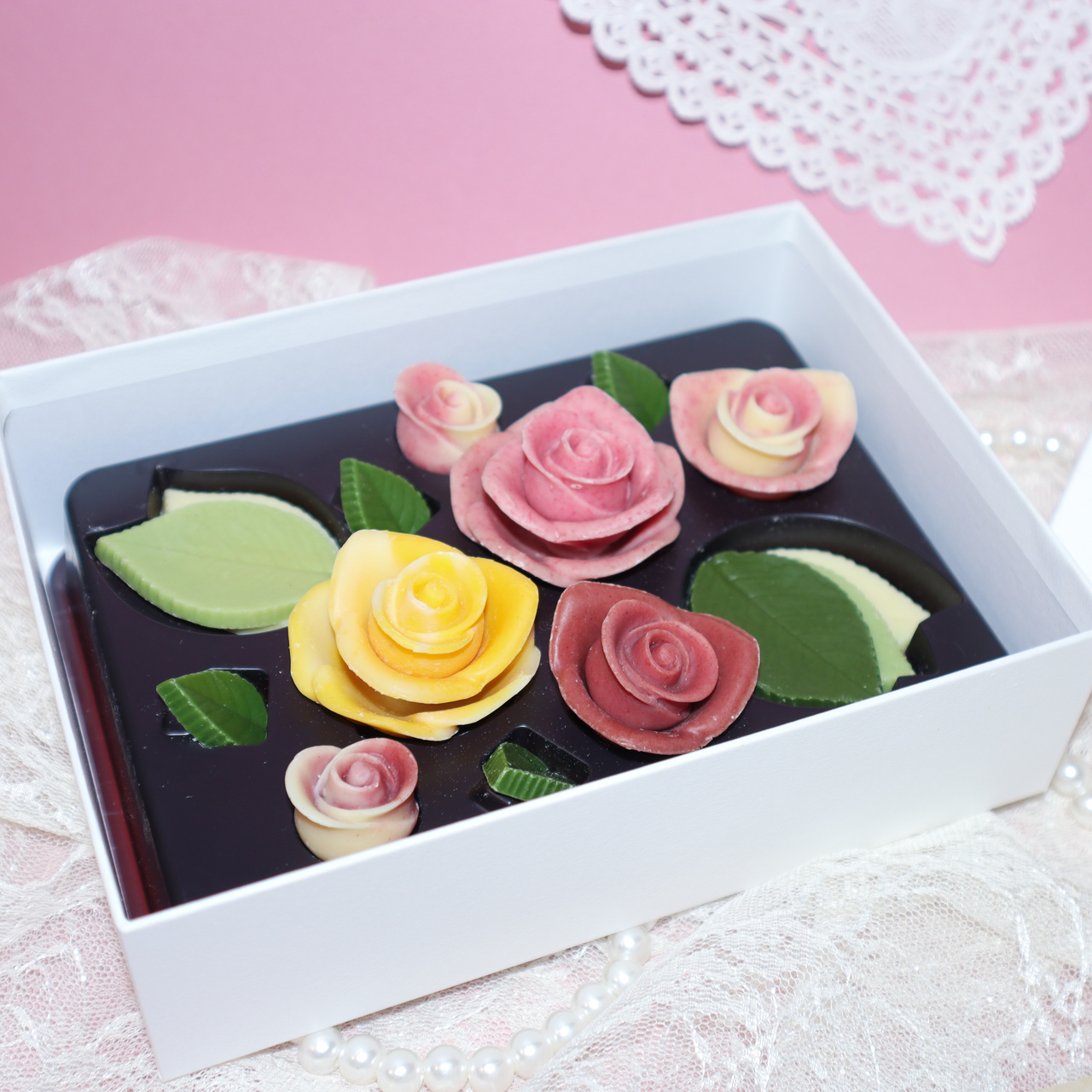 【母の日限定BOX付き】癒しの時間を贈る！選べるお花のチョコとネックケアのセット