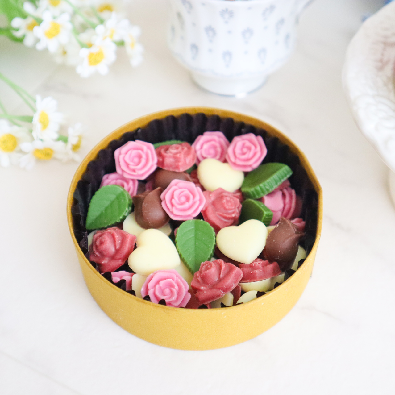 【母の日限定BOX付き】癒しの時間を贈る！選べるお花のチョコとネックケアのセット