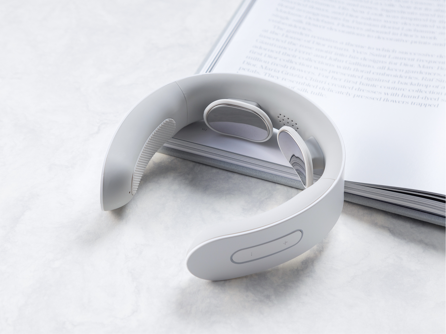 【母の日限定BOX付き】癒しの時間を贈る！選べるお花のチョコとネックケアのセット