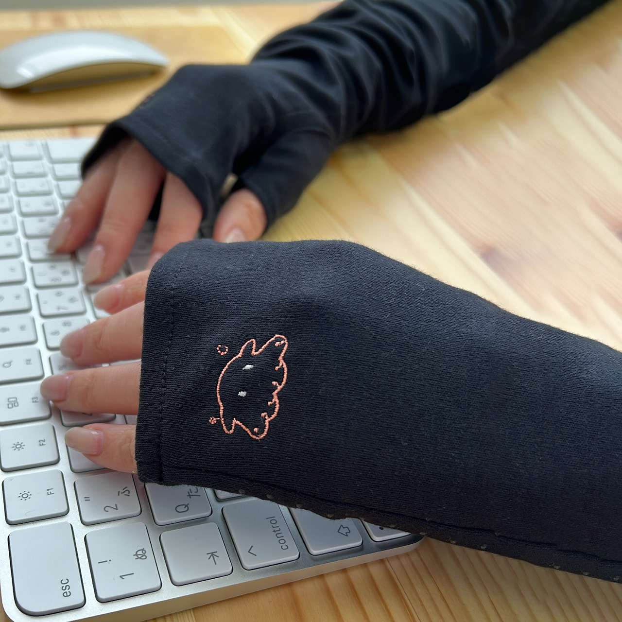 WOMEN】メンダコ刺繍UVグローブ | ORuKuBET（オルクベット）の