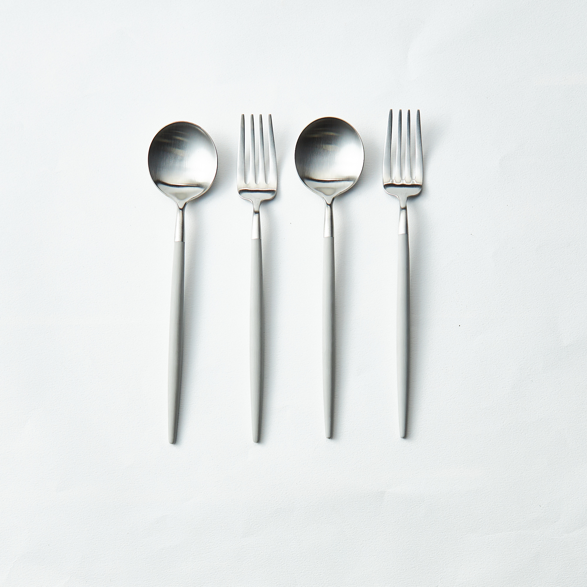 【クチポール】ゴアライトグレイ×シルバー デザートペア4本セット