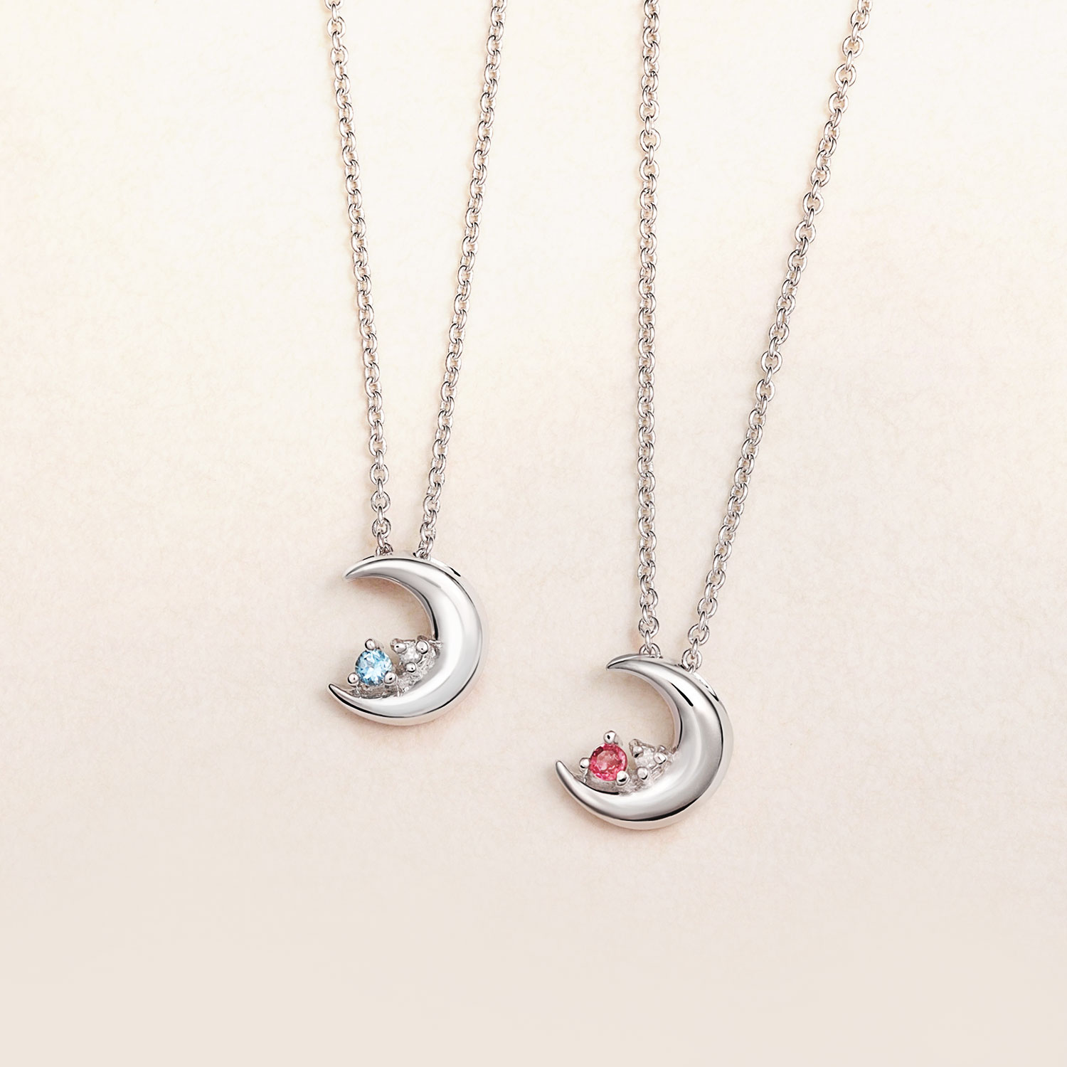 クレッセントムーンネックレス