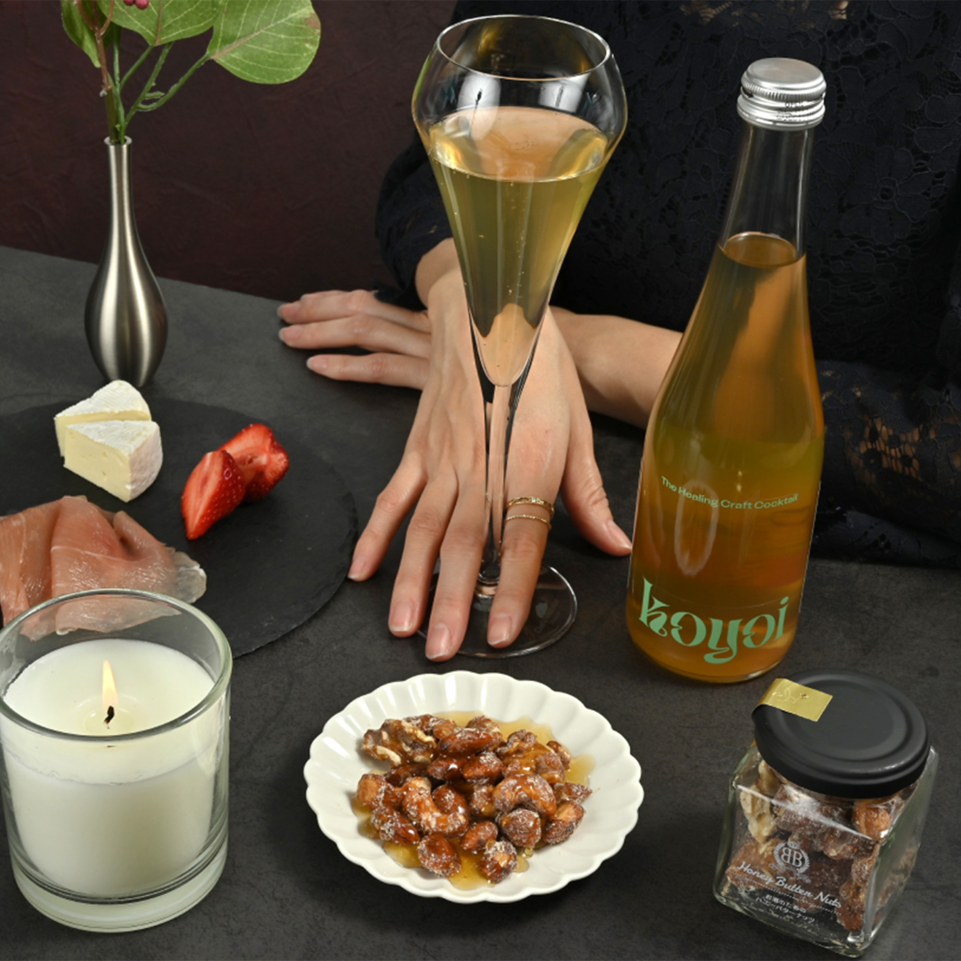 贅沢おつまみ、ハニーナッツ×ミシュラン愛⽤のスパ ークリングのセット