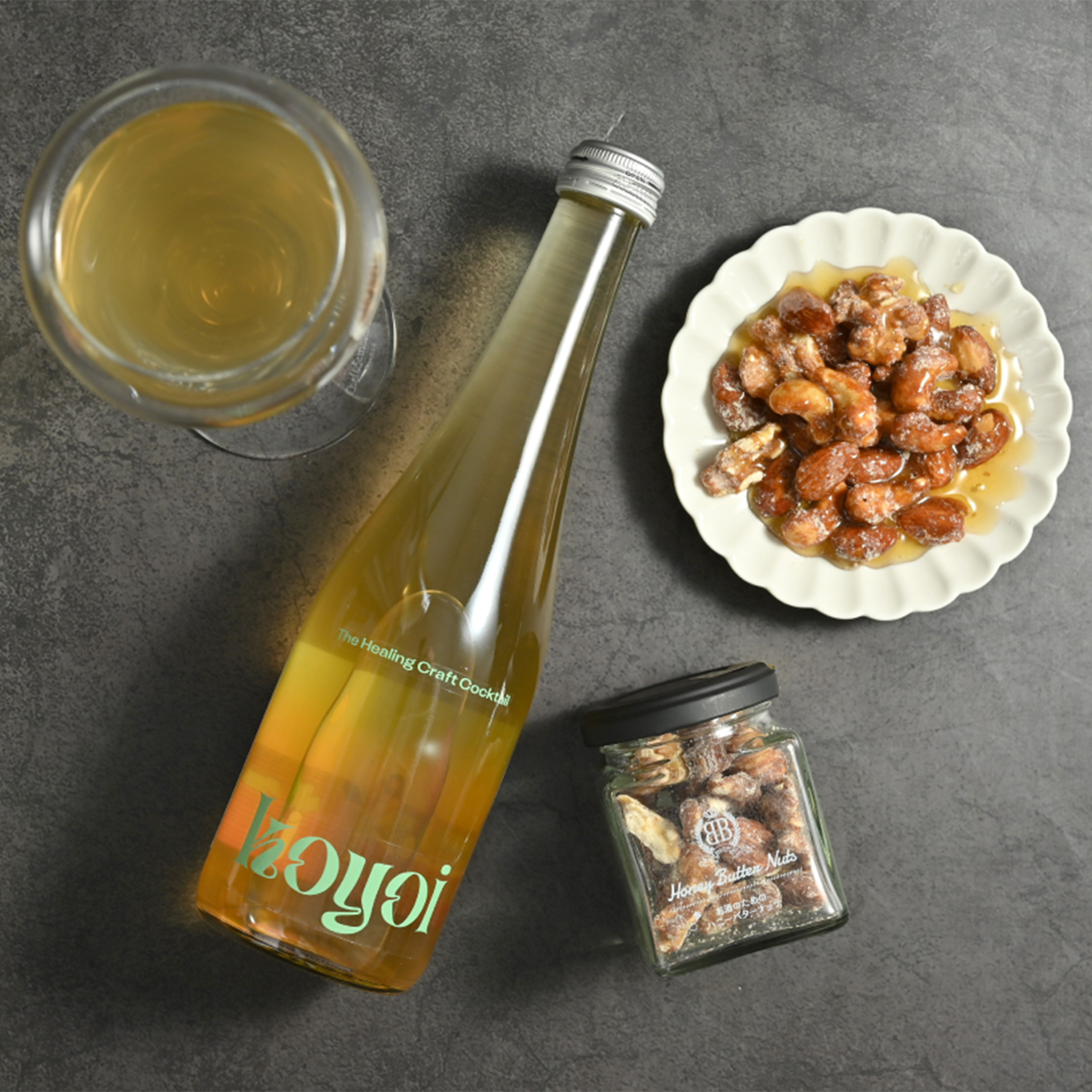 贅沢おつまみ、ハニーナッツ×ミシュラン愛⽤のスパ ークリングのセット