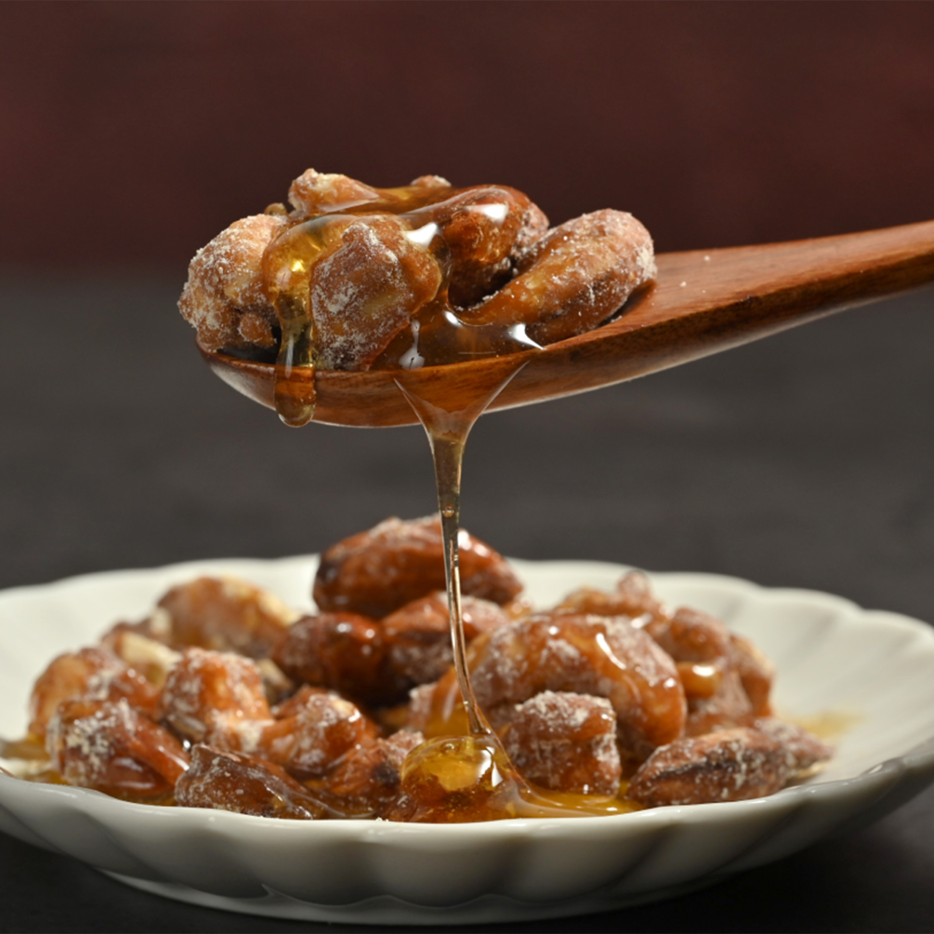 贅沢おつまみ、ハニーナッツ×ミシュラン愛⽤のスパ ークリングのセット