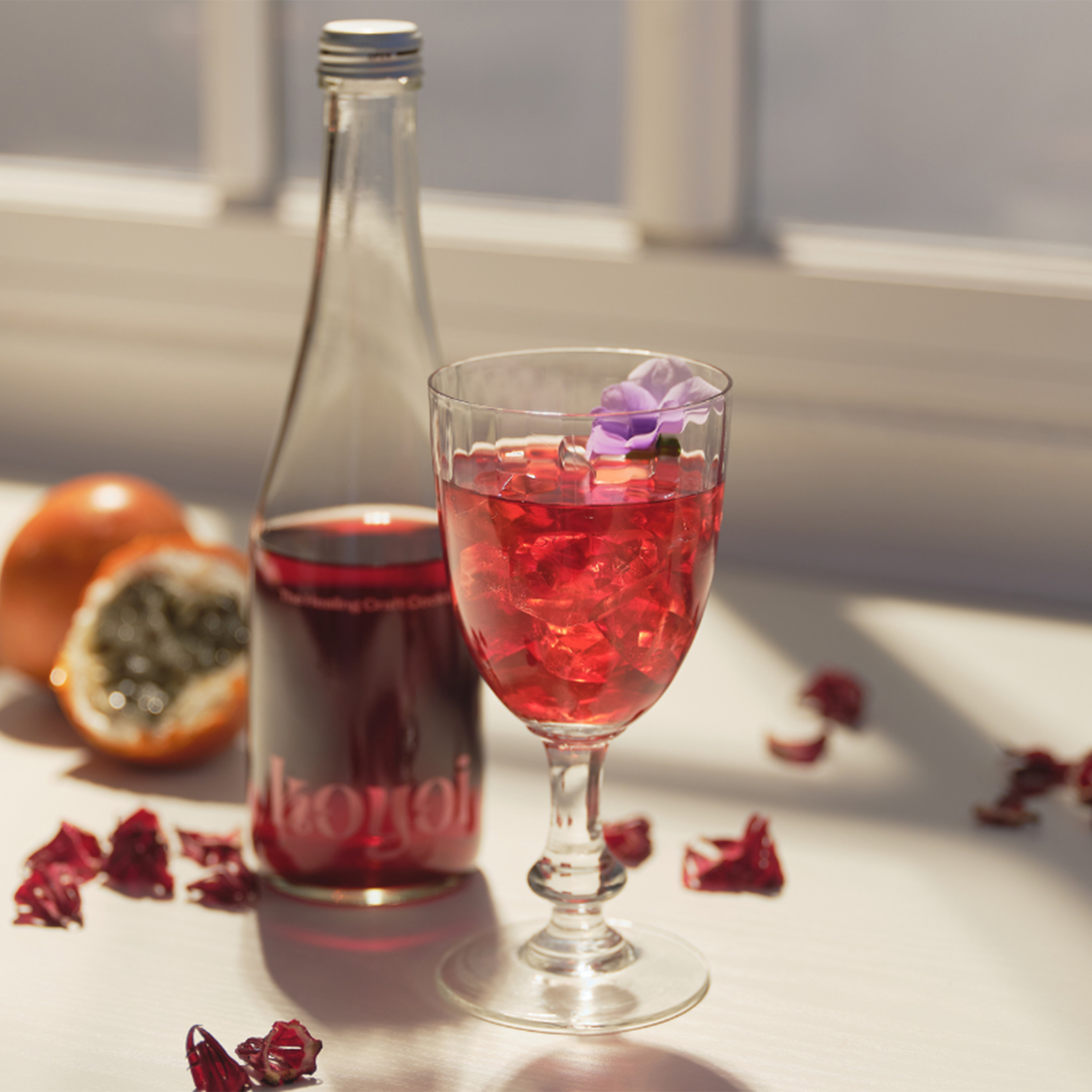 ローズ⾹る花びら⼊浴剤＆ハンドクリームとハイビスカスのスパークリングカクテルのセット