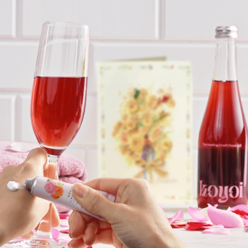 ローズ⾹る花びら⼊浴剤＆ハンドクリームとハイビスカスのスパークリングカクテルのセット