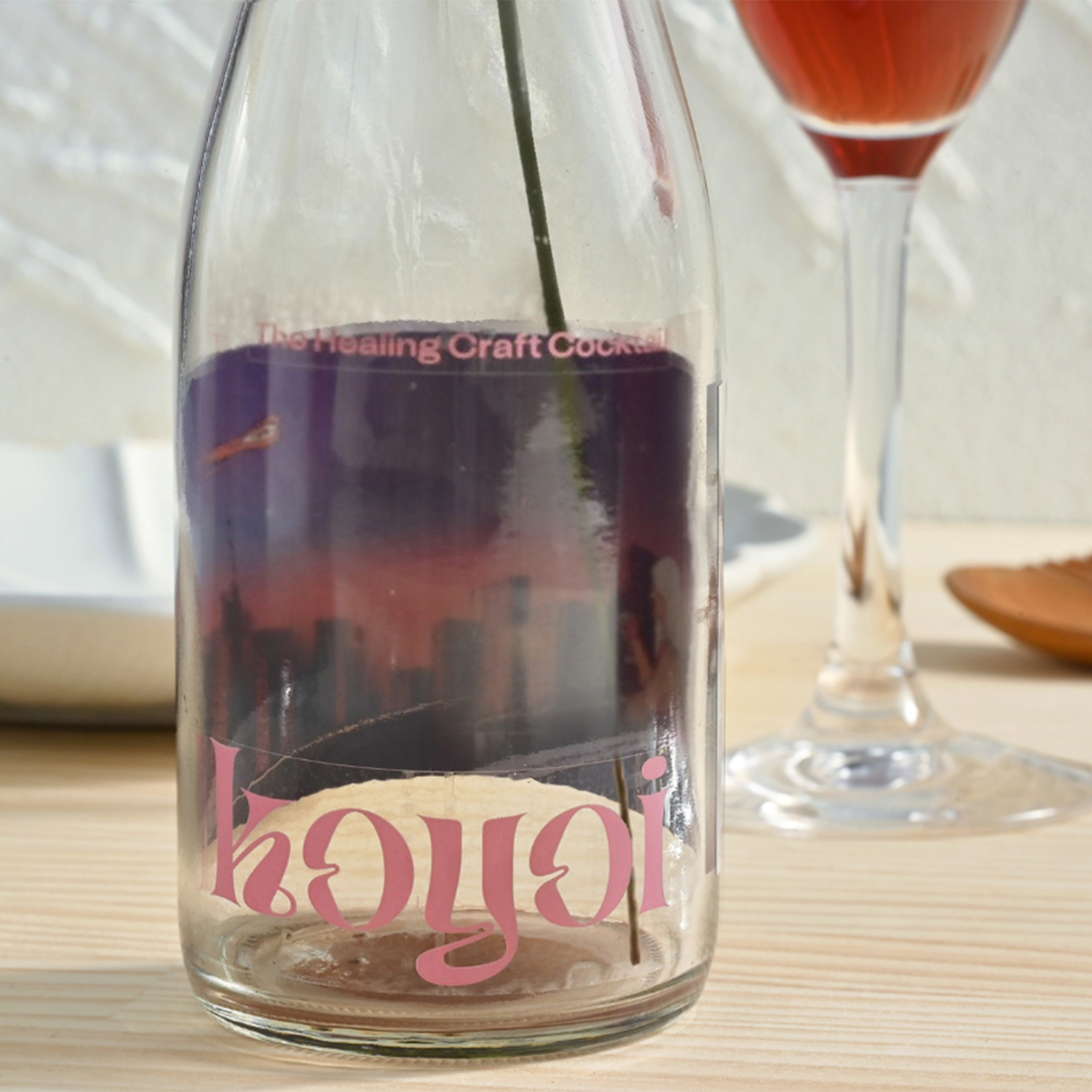 花とともに思い出を贈るカーネーションとハイビスカスのスパークリングカクテルのセット