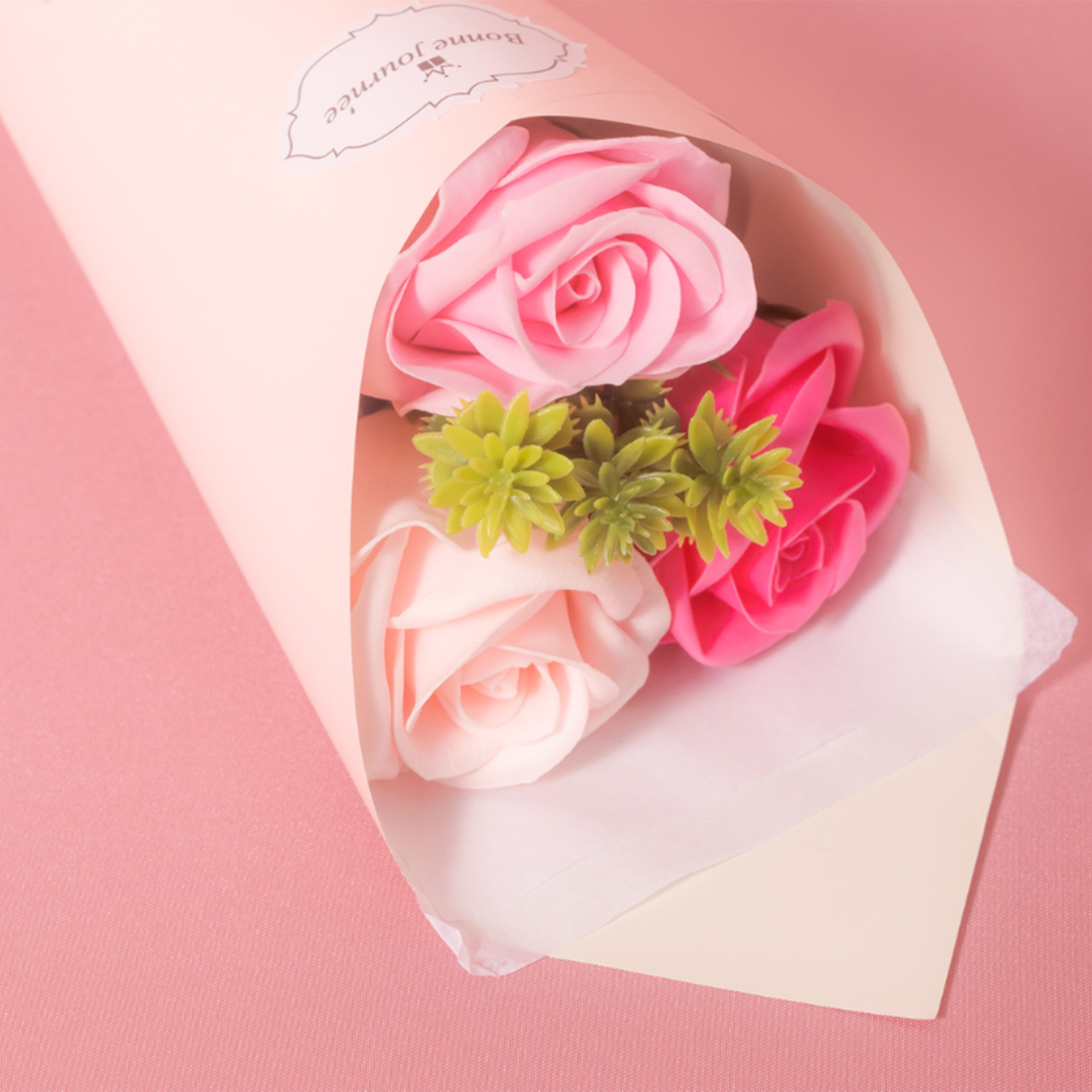 花の⾹りに包まれるミニ花束×⽣イチゴカクテルセット