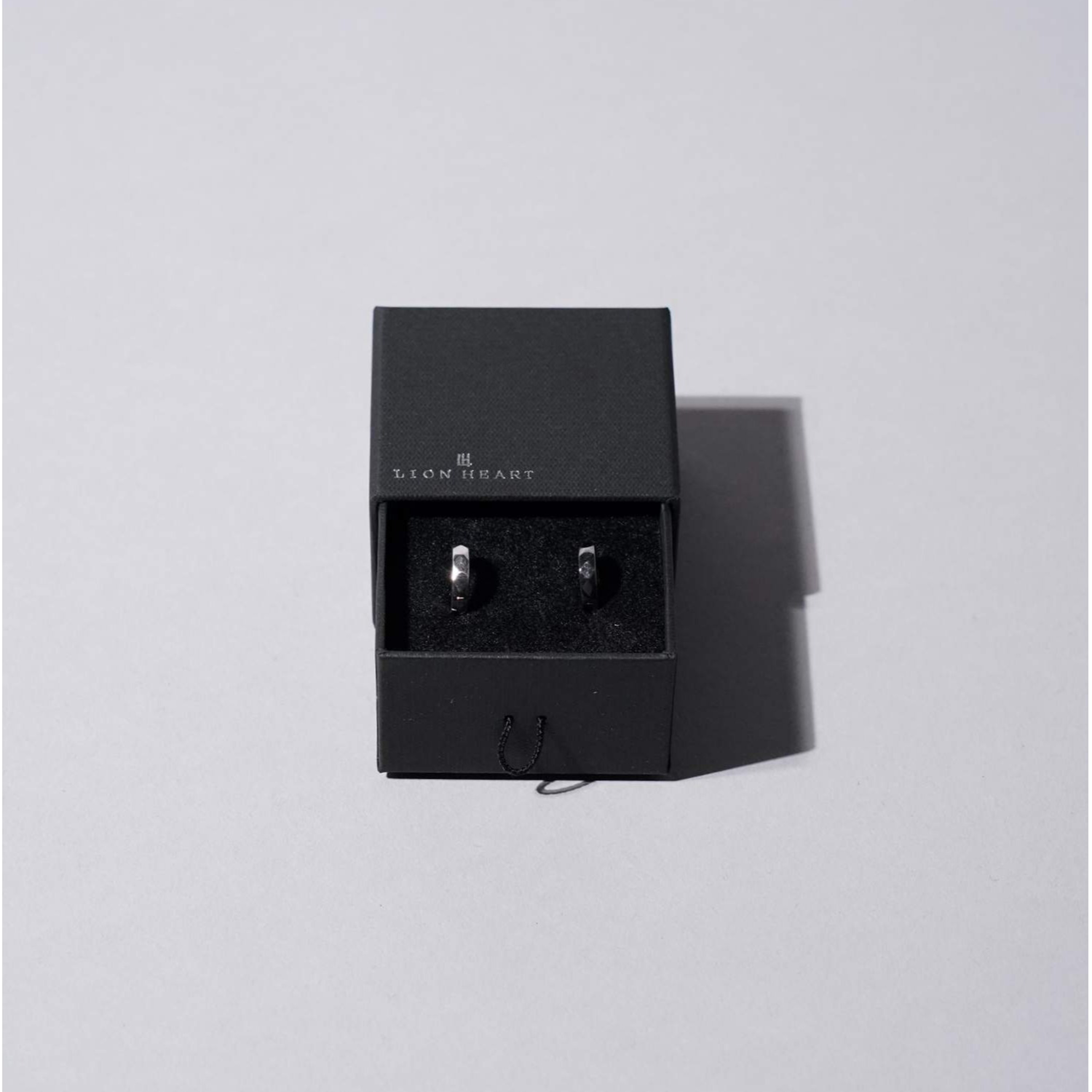 【選べる3色】カッティングフープピアス【片耳用／金属アレルギー対応】