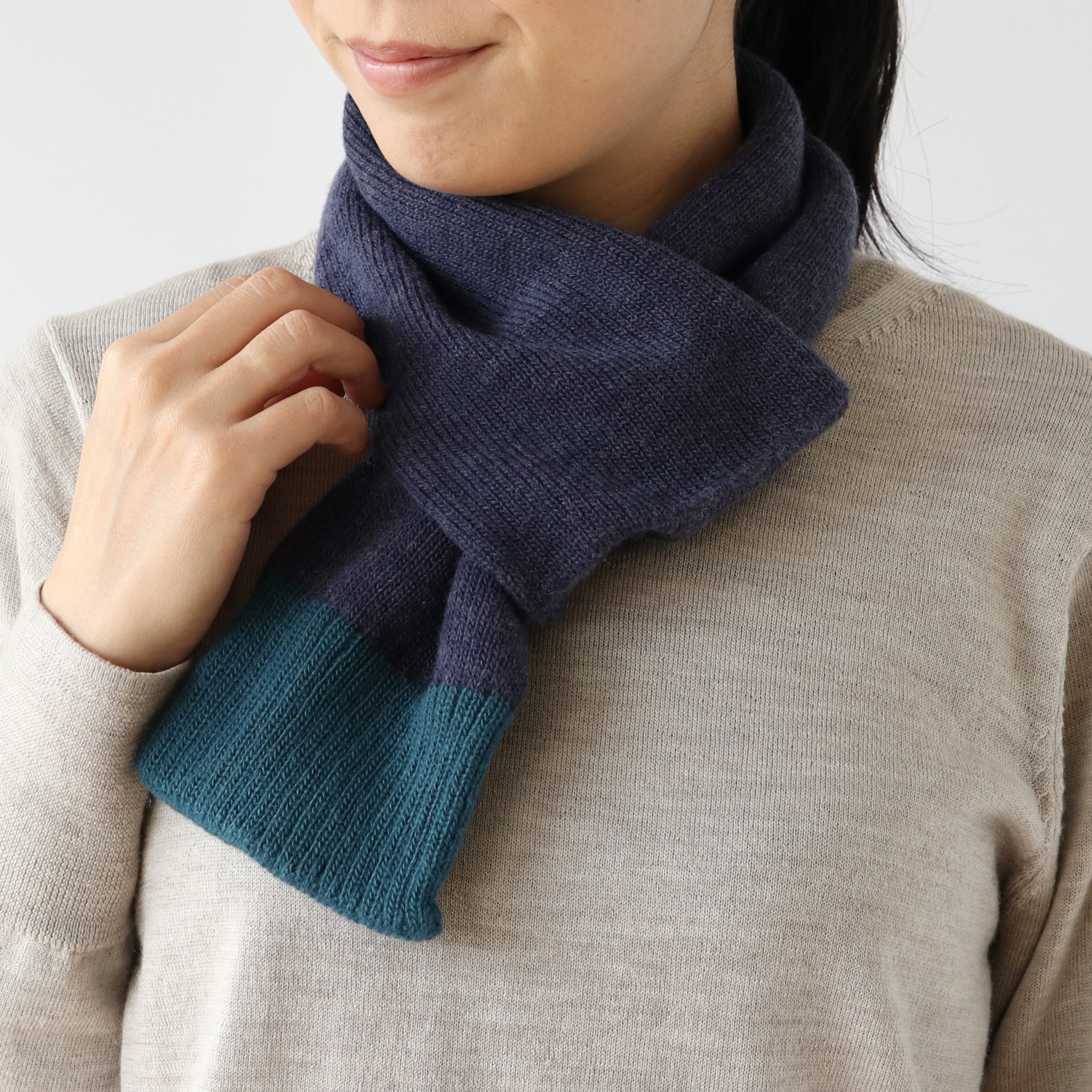 内側シルク2重編み ウール・カシミヤ混のマフラー