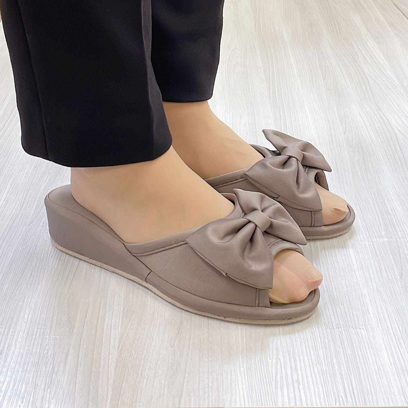 スタイルアップ　リボンヒールスリッパ