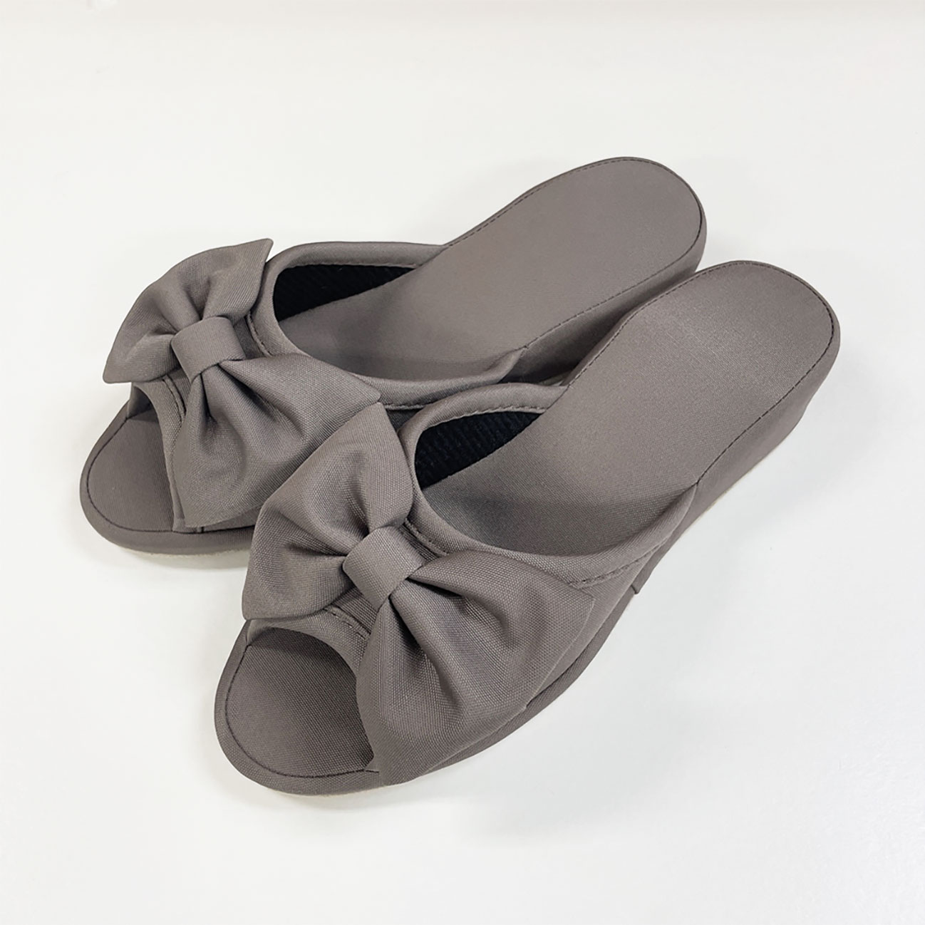 スタイルアップ　リボンヒールスリッパ