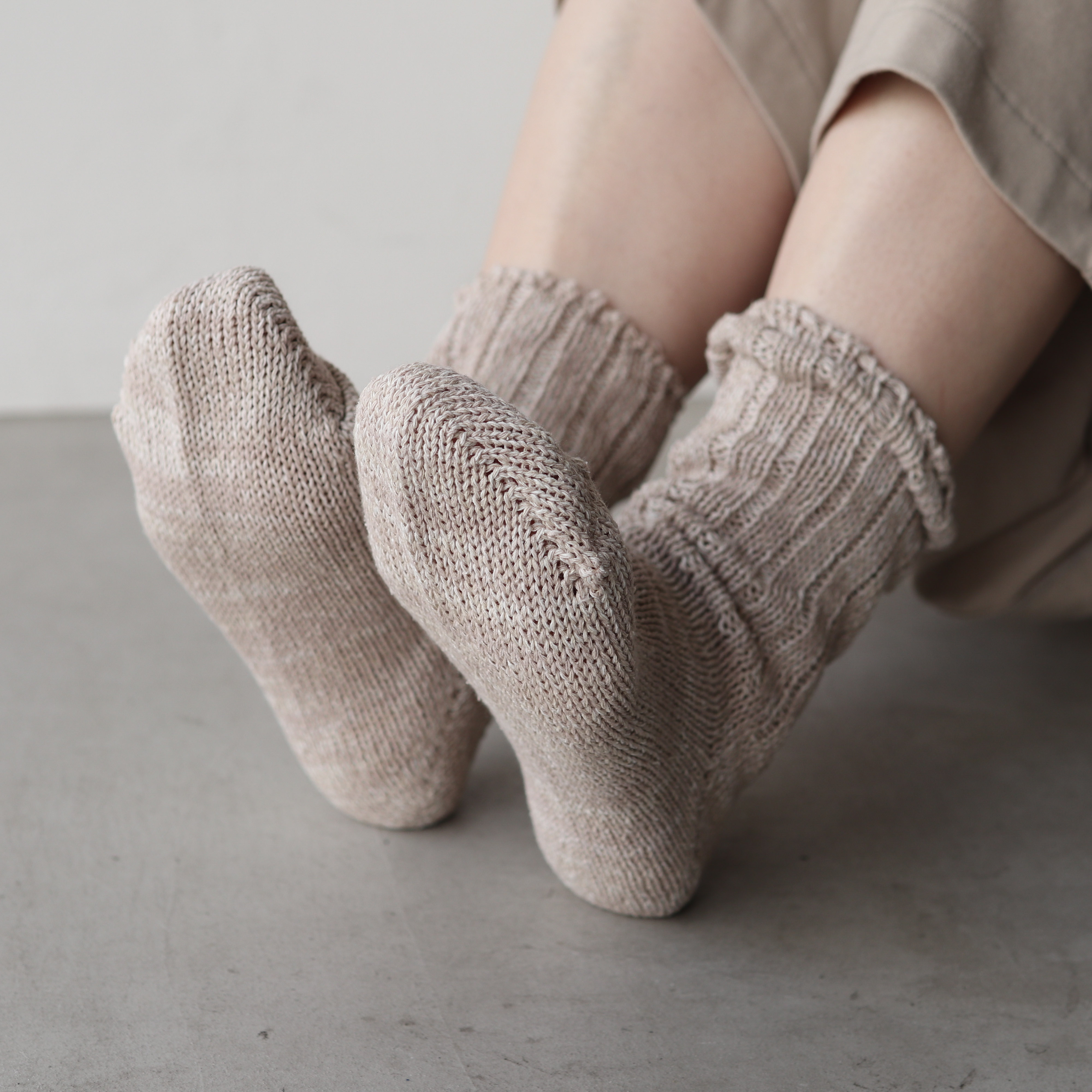 【BOX付き】シルク配合入浴剤と湯上がりシルク靴下のセット