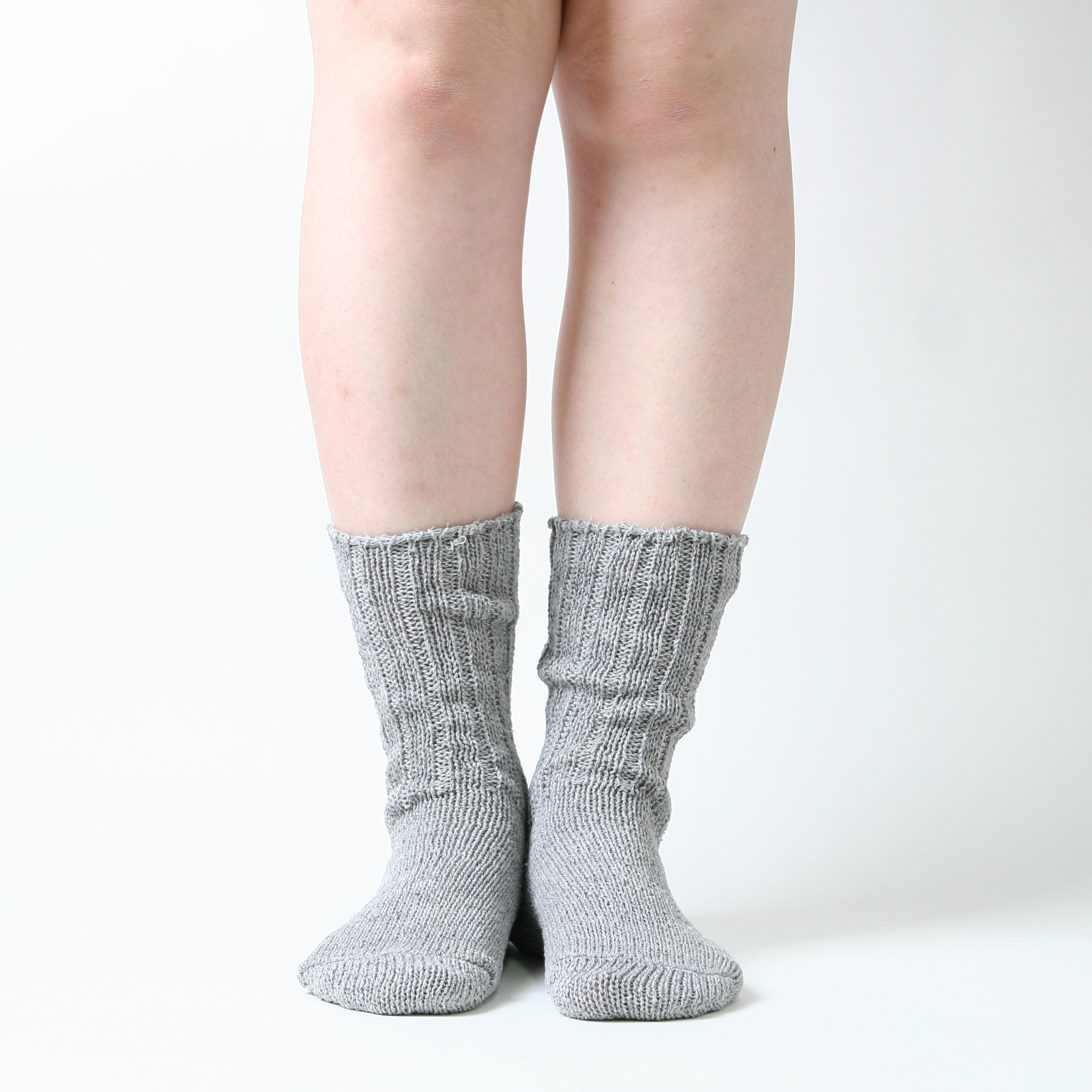 【BOX付き】シルク配合入浴剤と湯上がりシルク靴下のセット