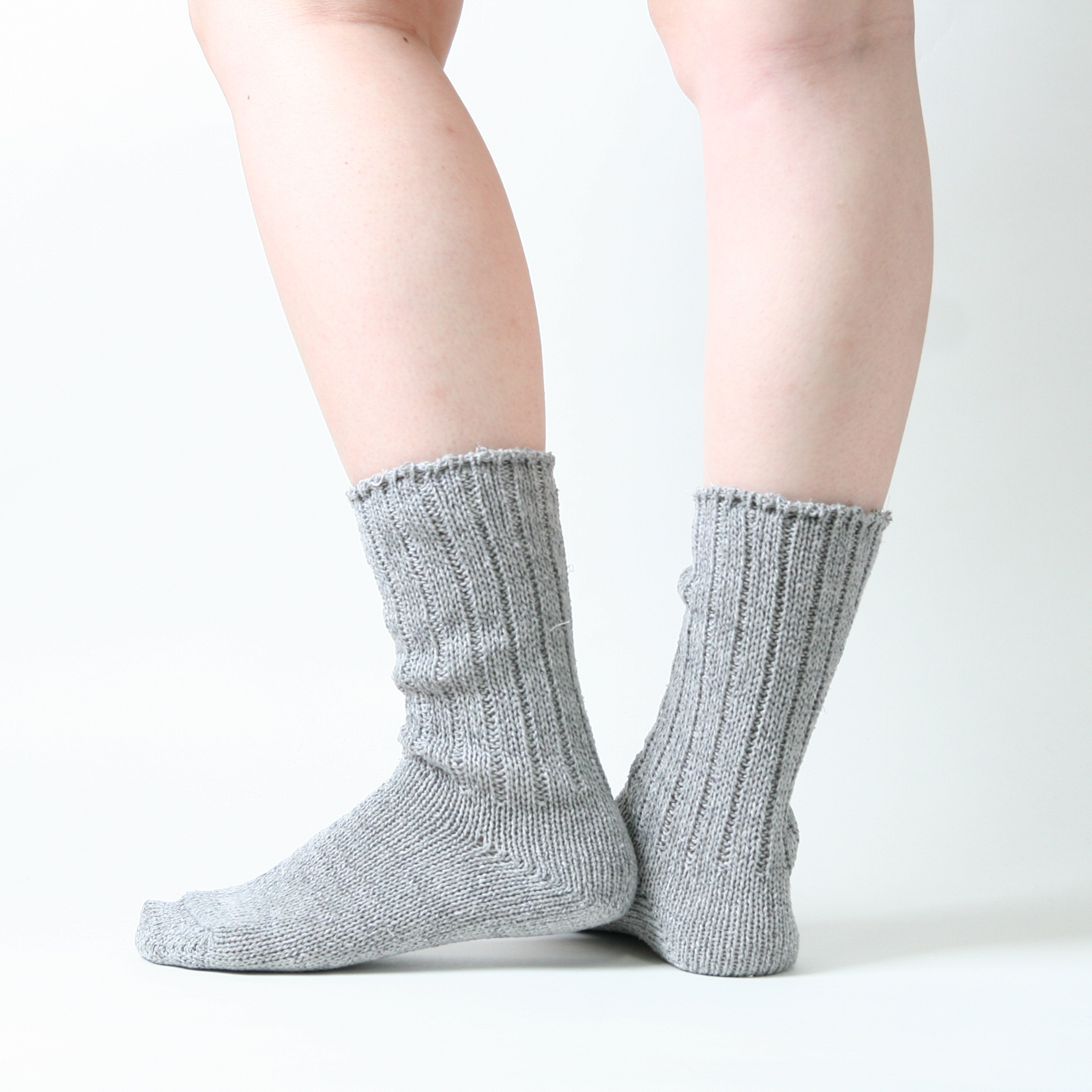 【BOX付き】シルク配合入浴剤と湯上がりシルク靴下のセット