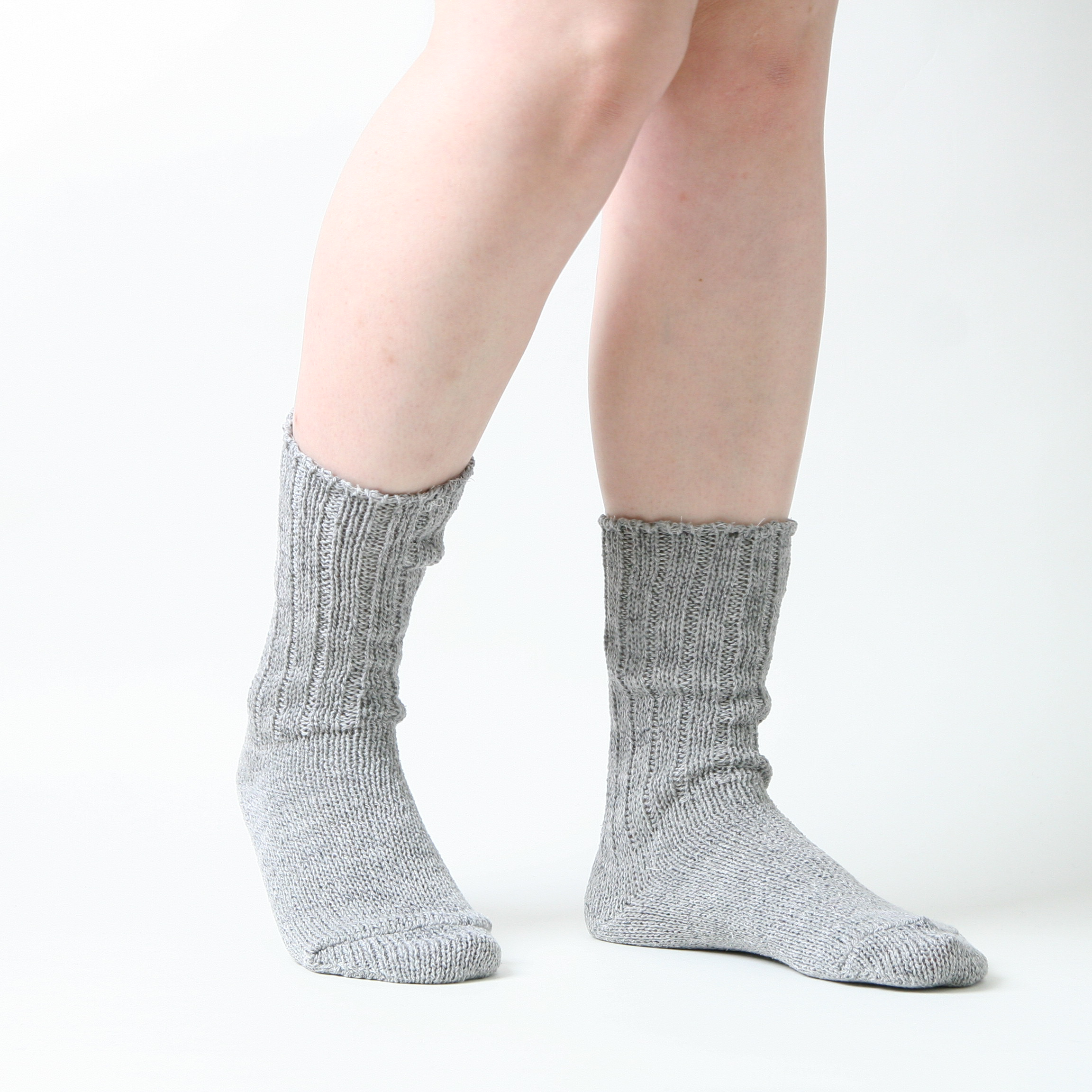 【BOX付き】シルク配合入浴剤と湯上がりシルク靴下のセット