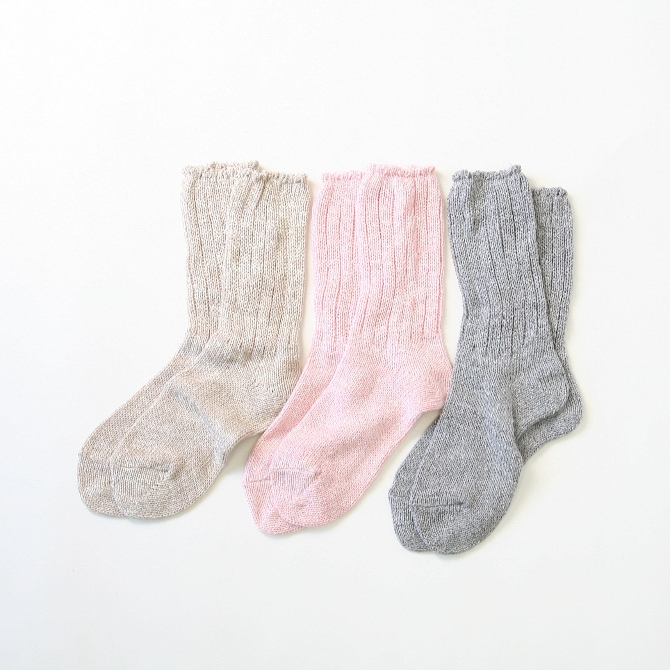 【BOX付き】シルク配合入浴剤と湯上がりシルク靴下のセット