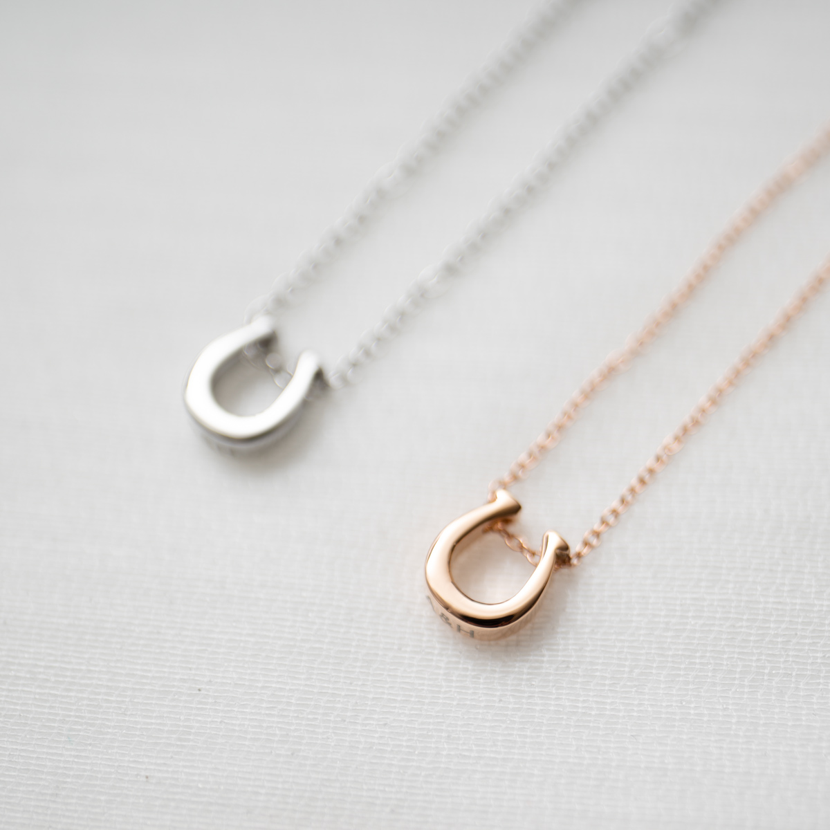 【刻印無料・セミオーダー・ペアでお届け】ホースシューのペアネックレス　opp00056