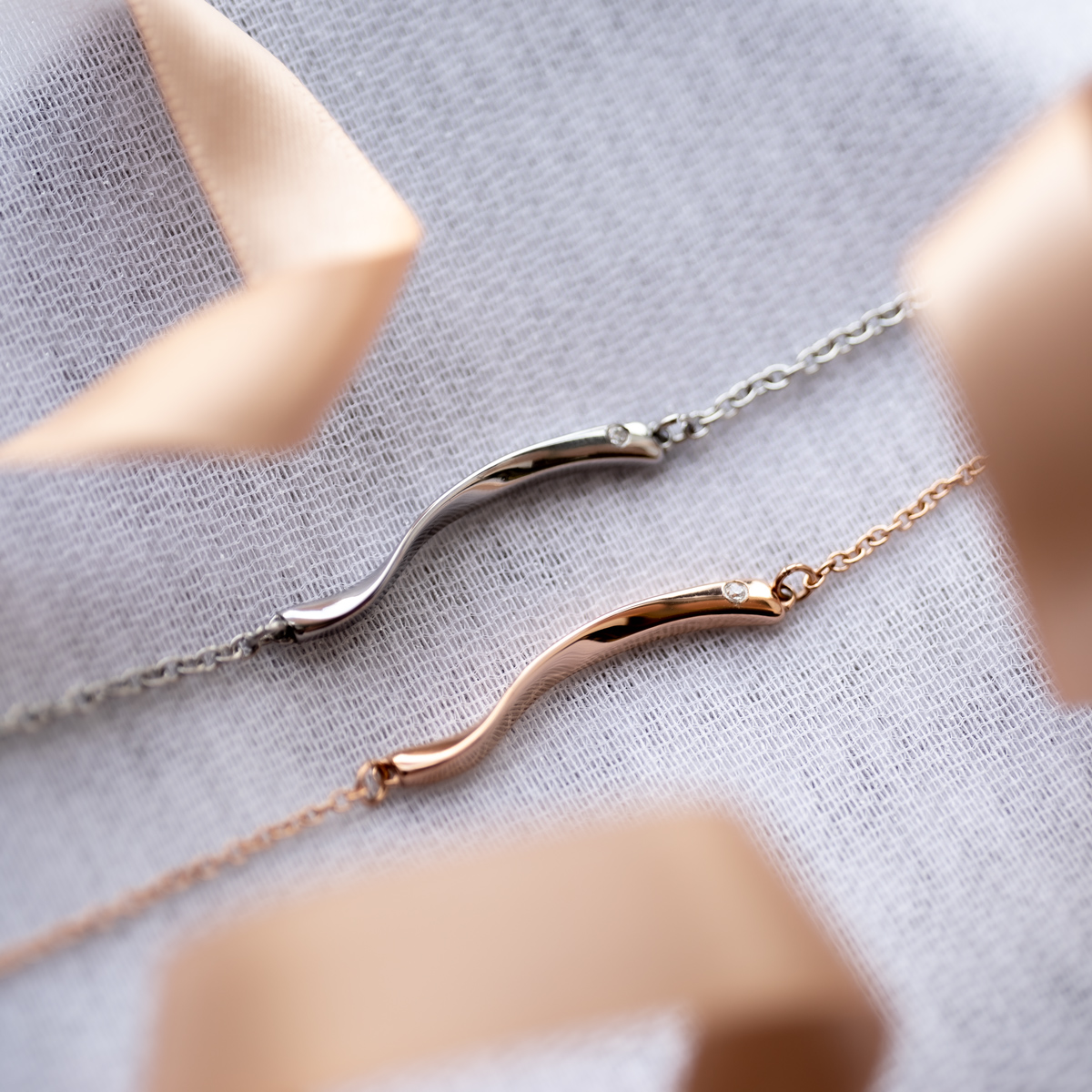 【刻印無料・セミオーダー・ペアセット】メビウス・リボンのペアブレスレット/アンクレット　klb060