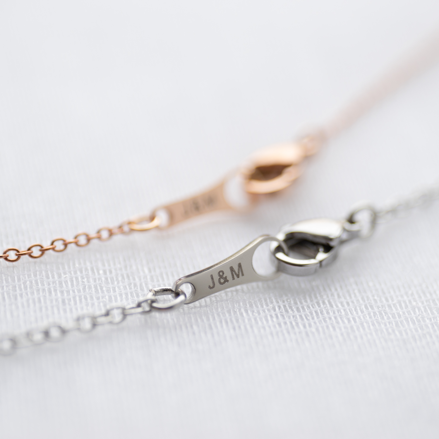 【刻印無料・セミオーダー・ペアセット】メビウス・リボンのペアブレスレット/アンクレット　klb060