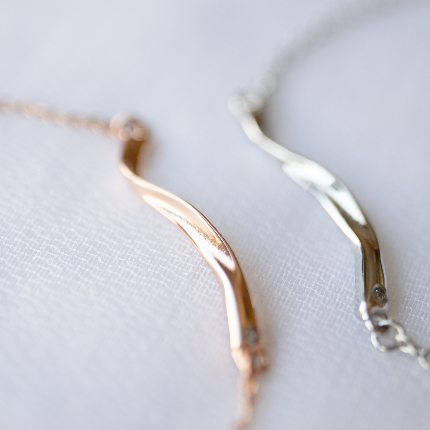 【刻印無料・セミオーダー・ペアセット】メビウス・リボンのペアブレスレット/アンクレット　klb060