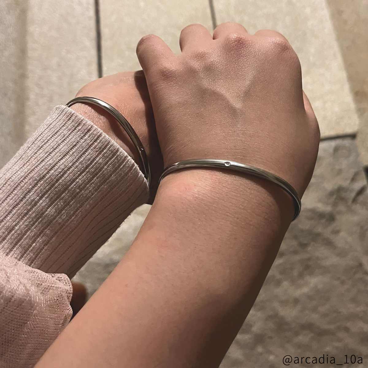 【刻印無料・セミオーダー・ペアでお届け】シンプルなスリム甲丸のペアバングル　klb056