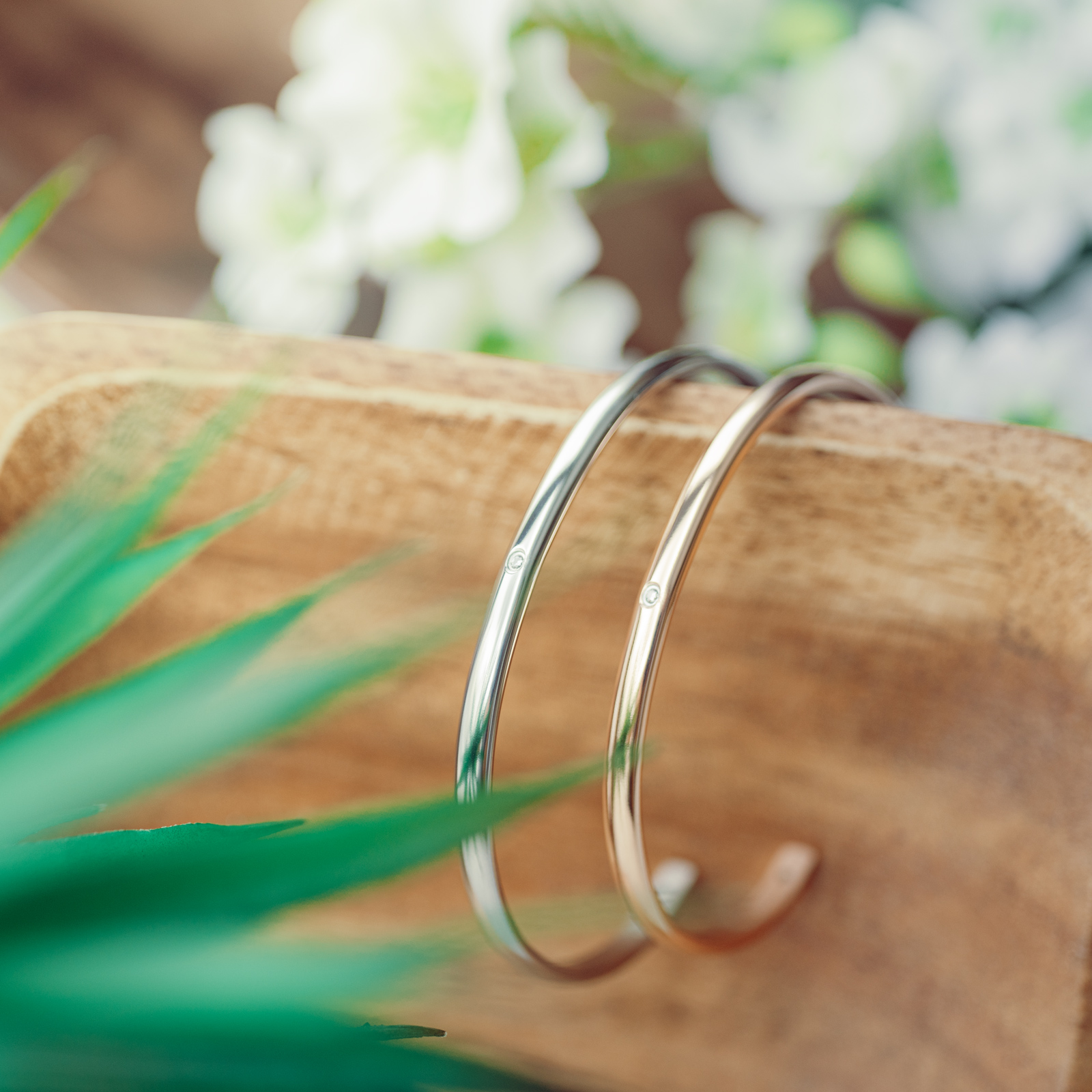 【刻印無料・セミオーダー・ペアでお届け】シンプルなスリム甲丸のペアバングル　klb056