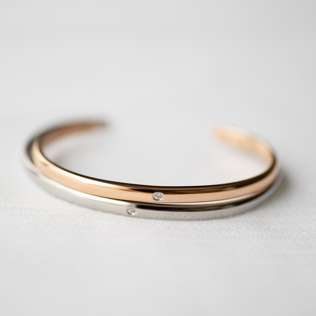 【刻印無料・セミオーダー・ペアでお届け】シンプルなスリム甲丸のペアバングル　klb056