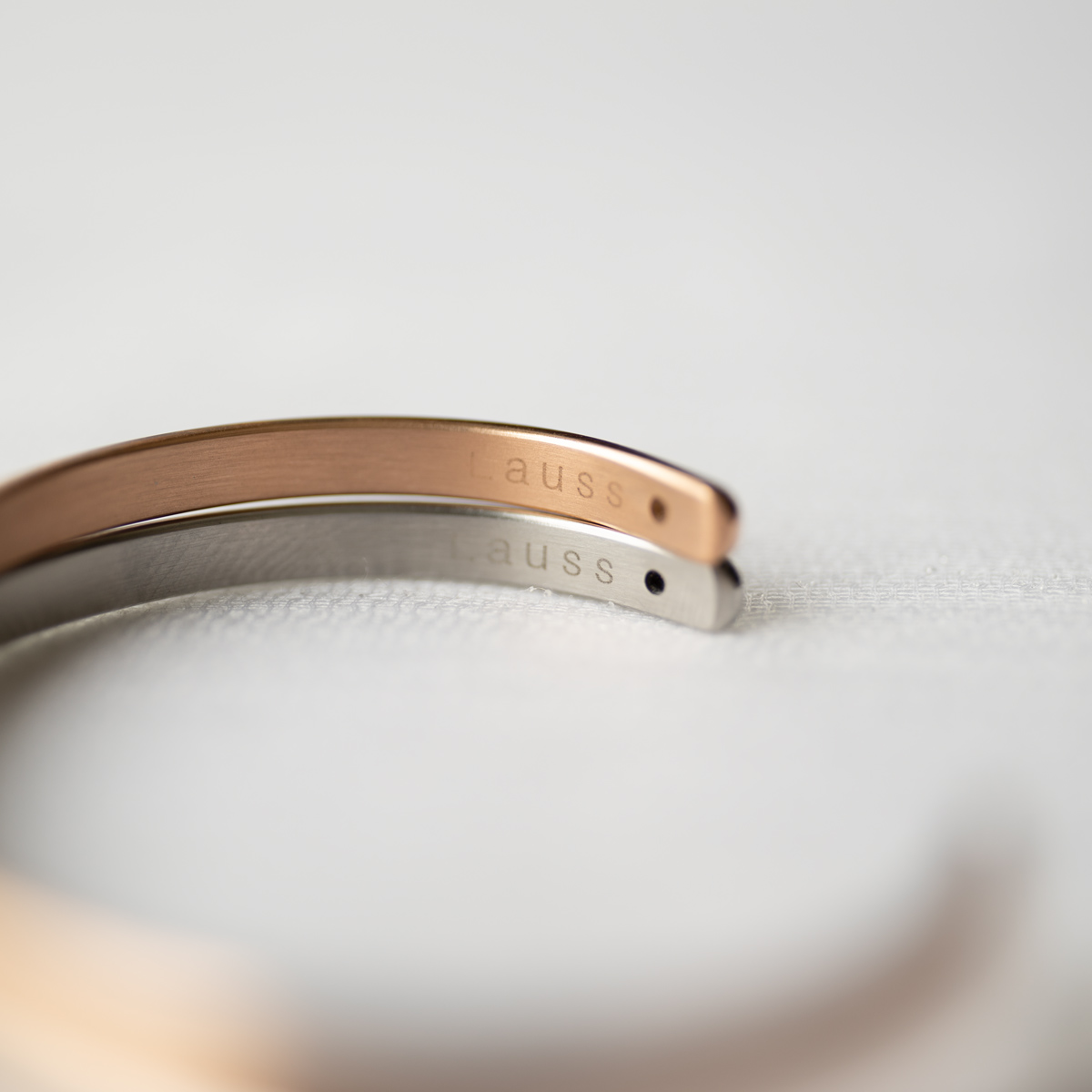 【刻印無料・セミオーダー・ペアでお届け】シンプルなスリム甲丸のペアバングル　klb056