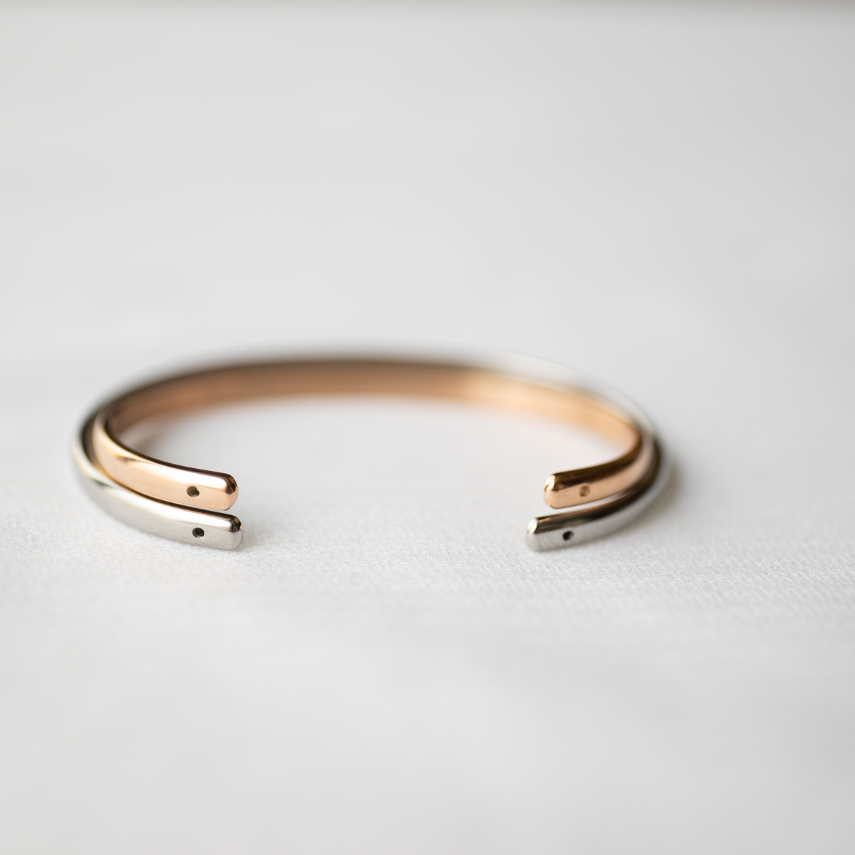 【刻印無料・セミオーダー・ペアでお届け】シンプルなスリム甲丸のペアバングル　klb056