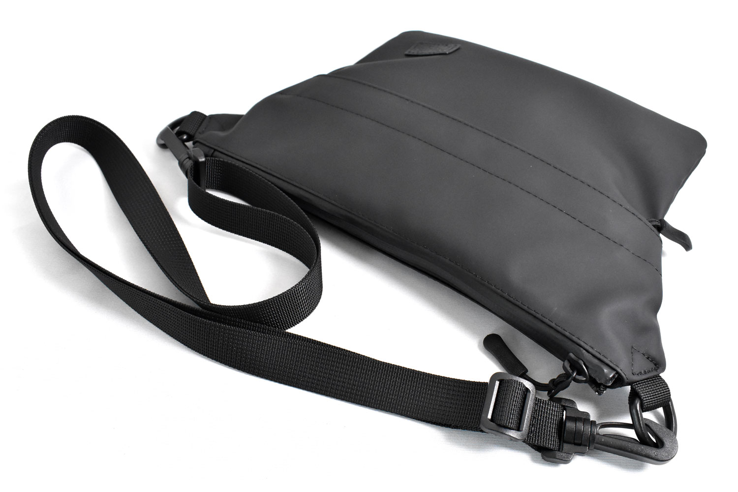 【アウトドア派に！】ACTIVE スリムフィットサコッシュ｜防水・軽量