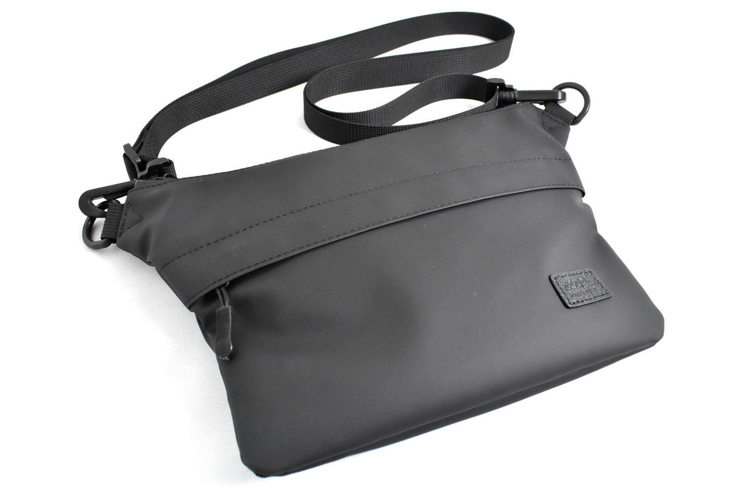 【アウトドア派に！】ACTIVE スリムフィットサコッシュ｜防水・軽量