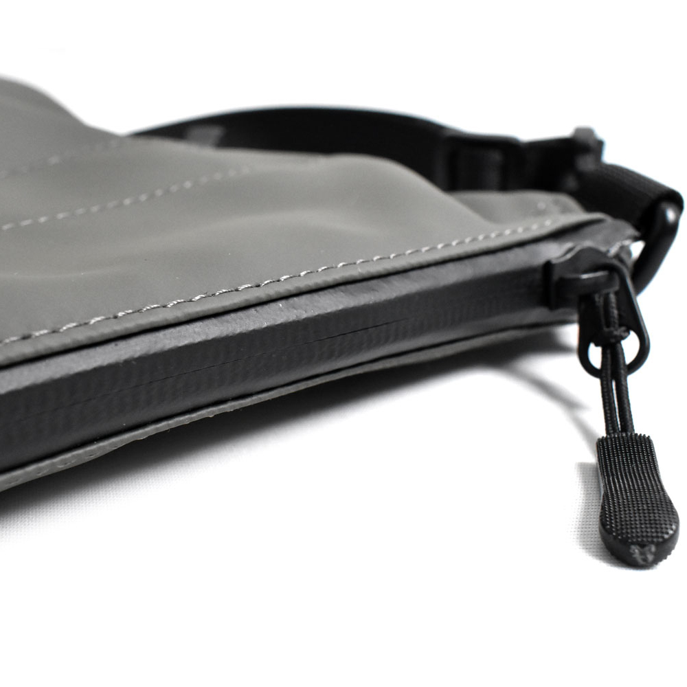 【アウトドア派に！】ACTIVE スリムフィットサコッシュ｜防水・軽量