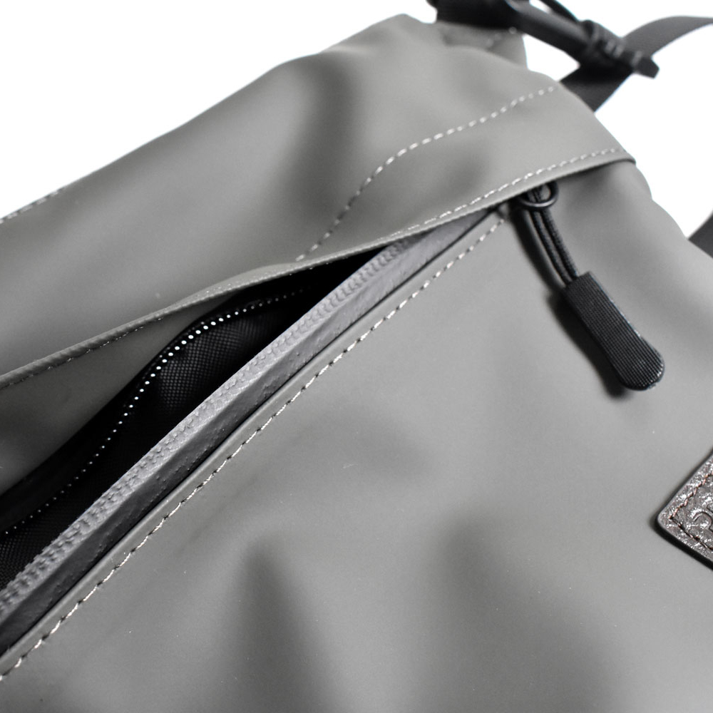 【アウトドア派に！】ACTIVE スリムフィットサコッシュ｜防水・軽量