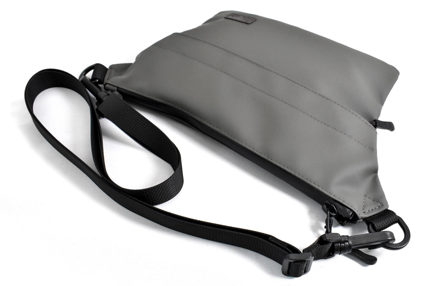 【アウトドア派に！】ACTIVE スリムフィットサコッシュ｜防水・軽量