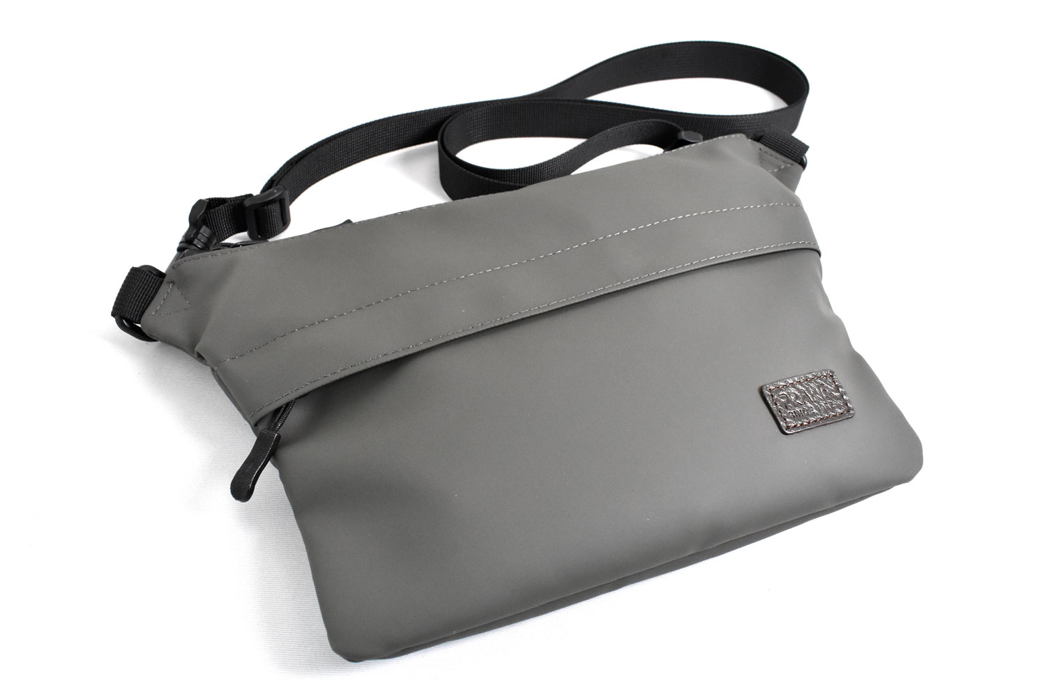 【アウトドア派に！】ACTIVE スリムフィットサコッシュ｜防水・軽量