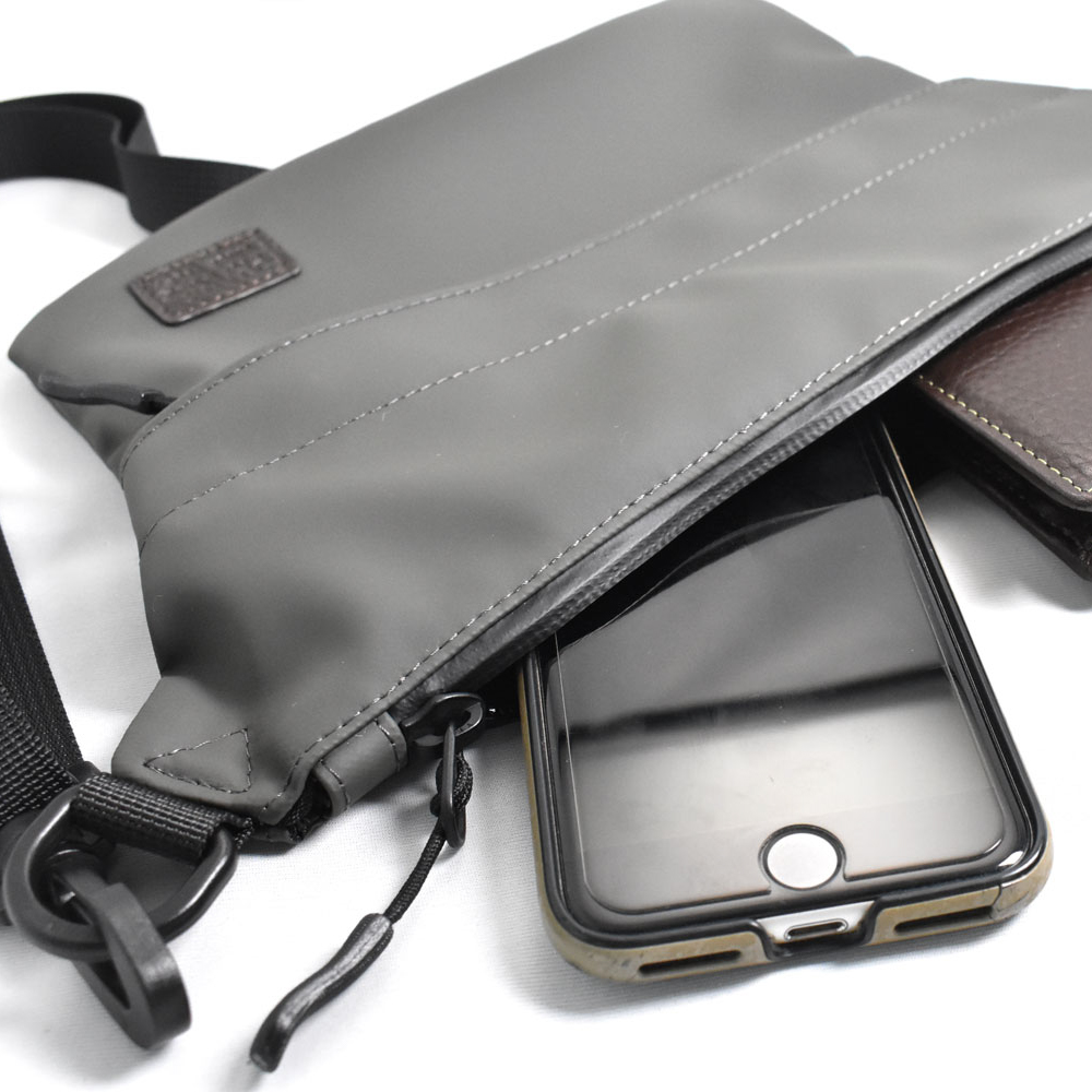 【アウトドア派に！】ACTIVE スリムフィットサコッシュ｜防水・軽量