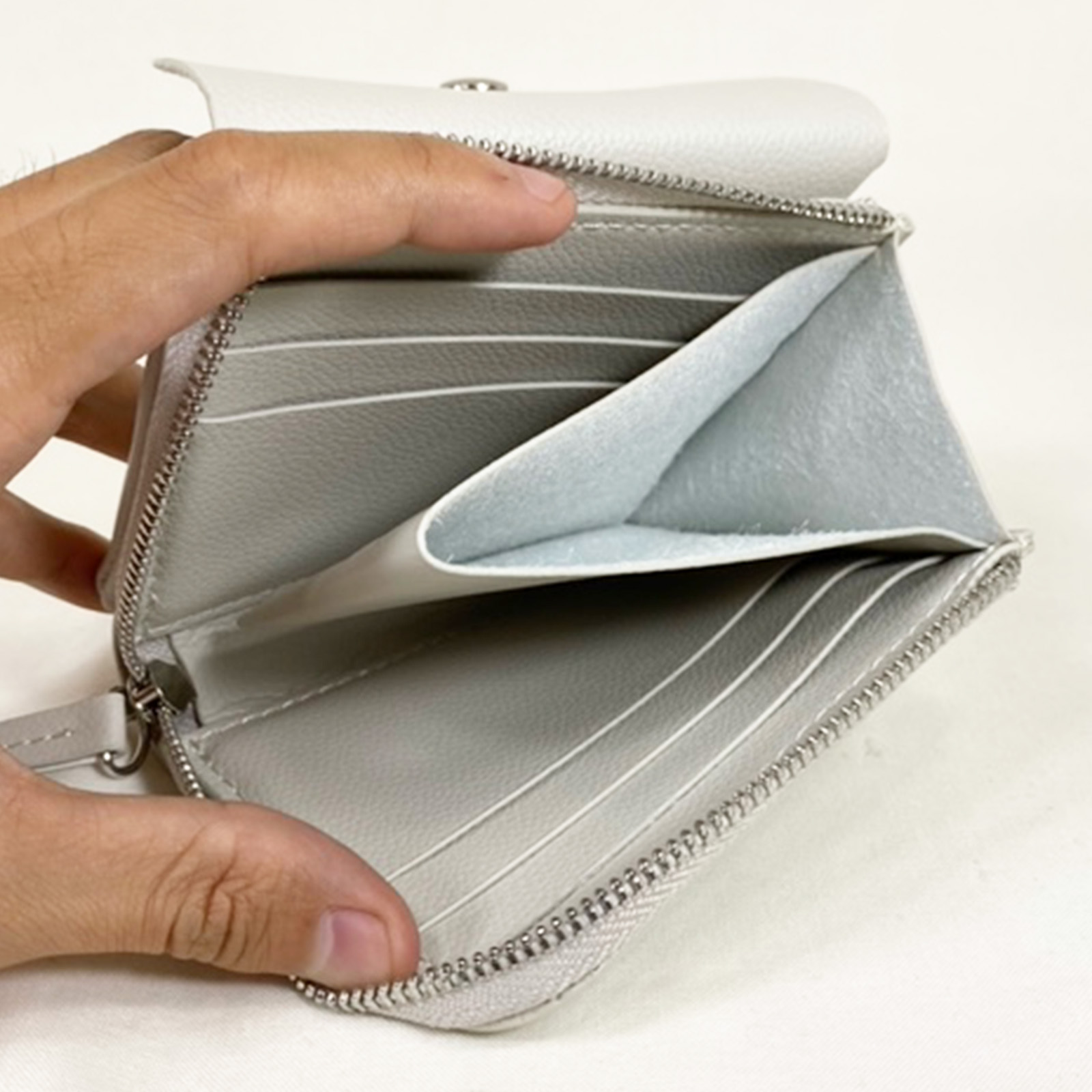 【ミニマムに過ごす】マルチに使える ミニウォレットポーチ